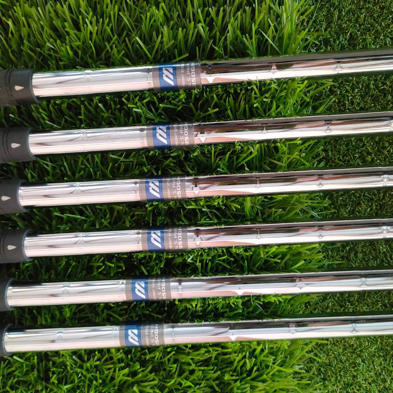 ชุดเหล็ก MIZUNO PRESAGE NAVIGATOR มีเหล็ก 5 - 9 PW ก้าน N.S.PRO 950 GH สภาพสวยเดิมๆทุกอย่างครับ ตีง่าย หลังลึก ควบคุมทิศทางได้ดีแม่นยำ นุ่มสไตล์ญี่ปุ่น