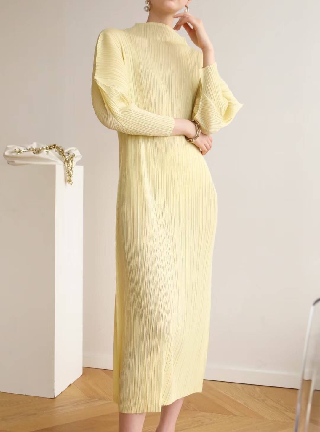 2MUAY รุ่น GJO7877 HIGH NECK ANGLE SLEEVE PLEAT DRESS เดรสผู้หญิง เดรสพลีทคุณภาพ 11สี FREE SIZE