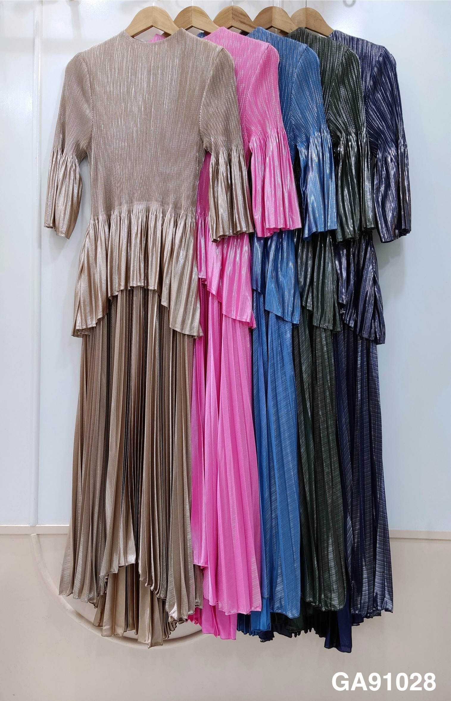 ปรับราคาลง30%!! 2MUAY รุ่น GA91028 เดรสพลีทคุณภาพ METALLIC FLARE PLEATED DRESS 5 สี FREE SIZE