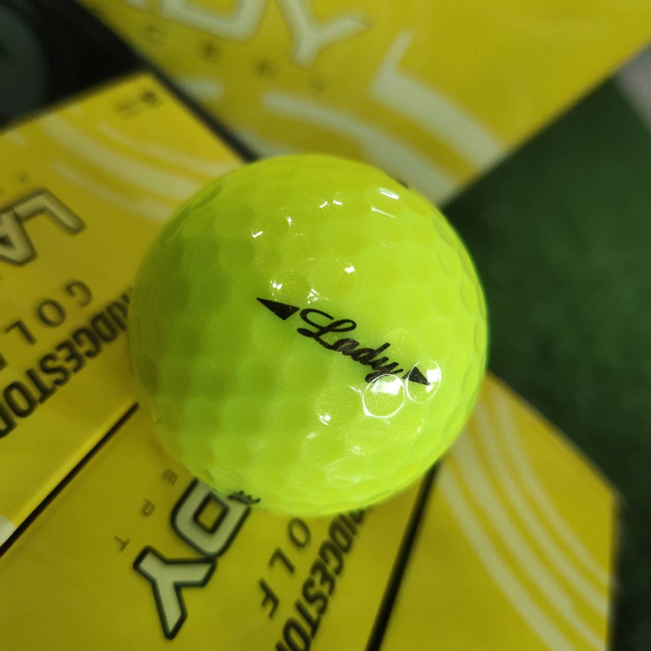 ลูกกอล์ฟ BRIDGESTONE GOLF – LADY PRECEPT YELLOW ลูกผู้หญิง ที่ทั้ง นุ่ม ตีไกล มองเห็นชัด!