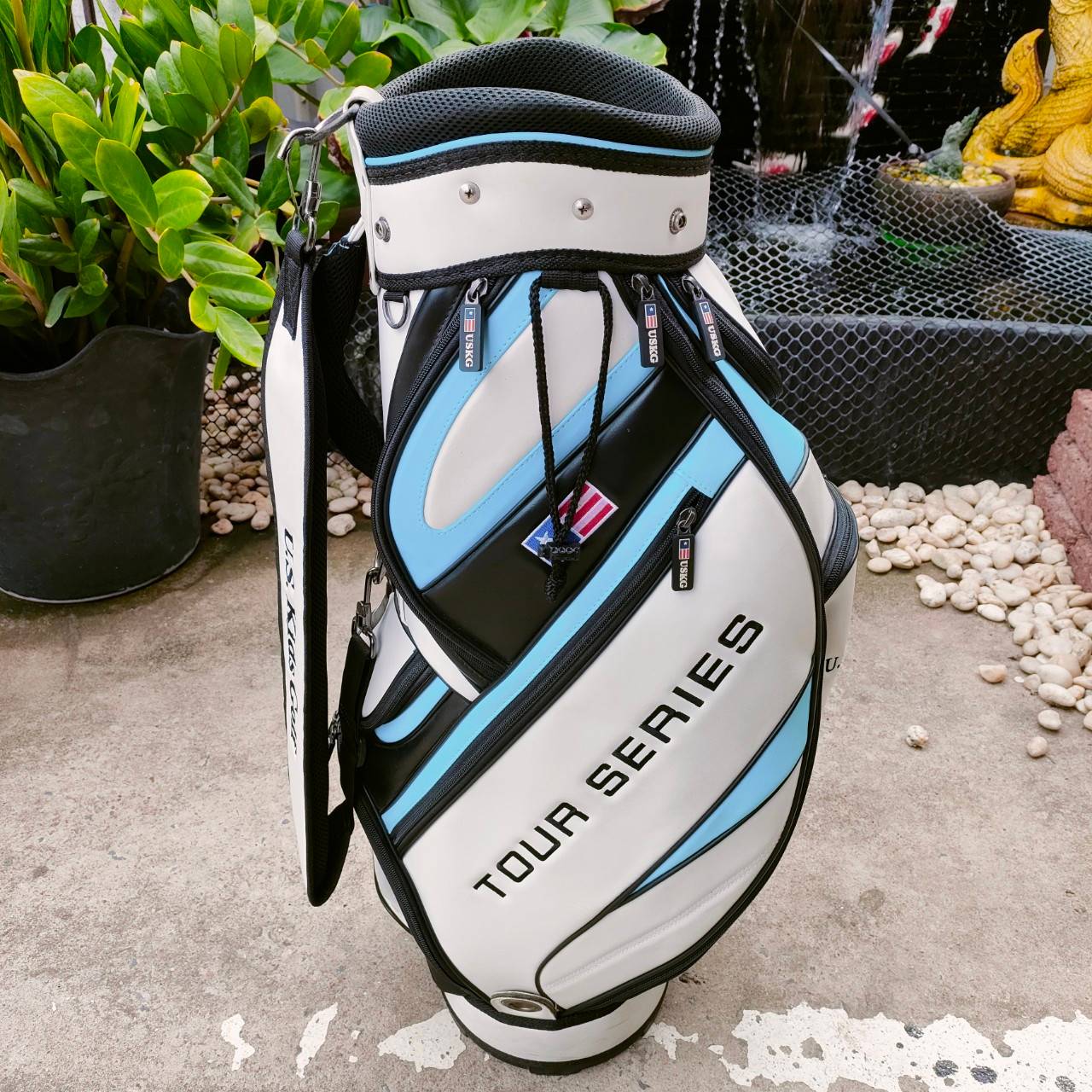 ถุงกอล์ฟเด็ก U.S.KIDS GOLF TOUR SERIES ขนาดไชส์ของถุง ปากถุง 7 นิ้ว ความสูงของถุงกอล์ฟ 31.5 นิ้ว ถุงกอล์ฟที่ดีที่สุด สำหรับเยาชน ถุง TOUR ถุงกอล์ฟพรีเมี่ยมมือหนึ่ง ของแท้ By NakaraLuxurious