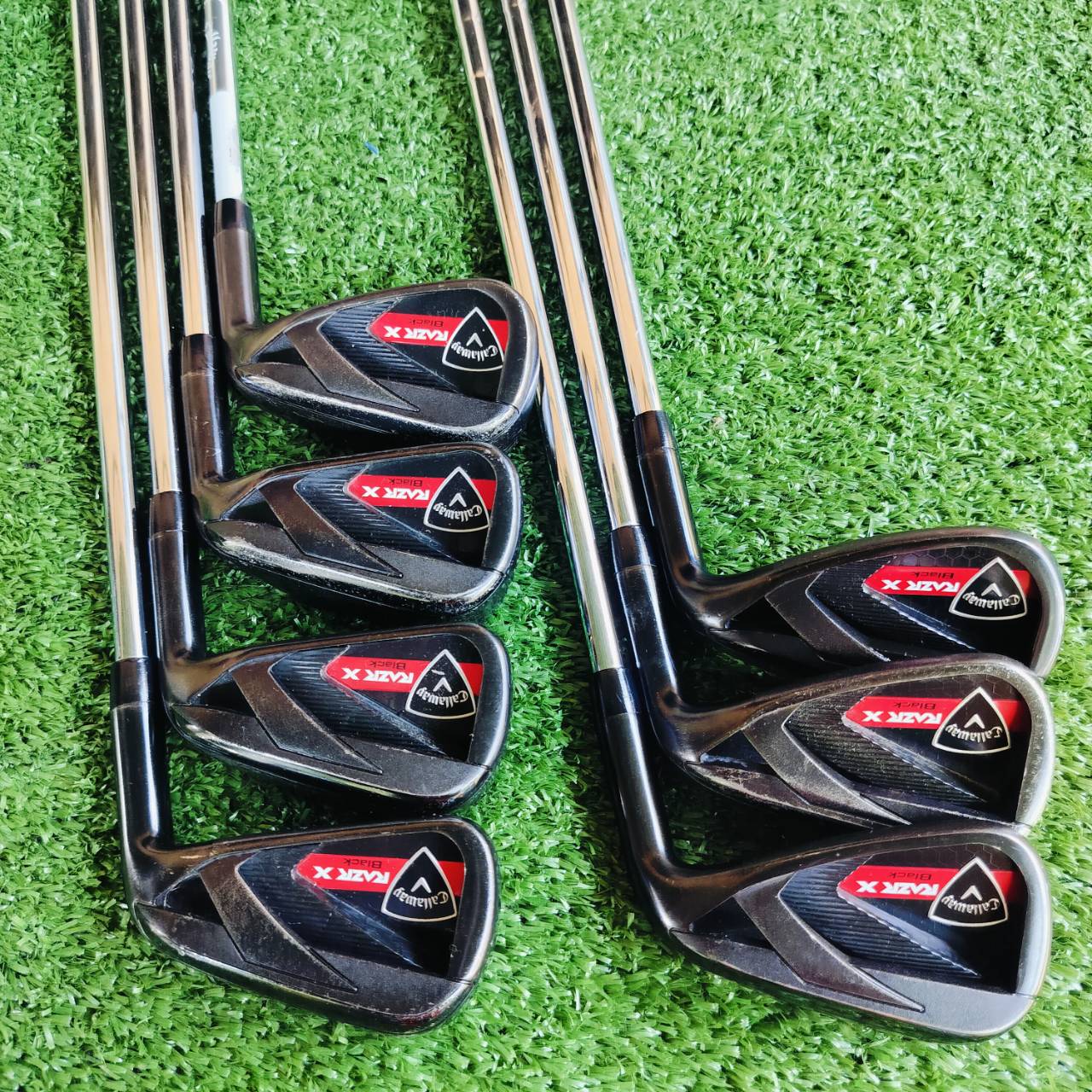 ชุดเหล็ก Callaway RAZR X Black PVD Finish ใบเหล็กสีดำ ให้ความดุดัน สวยงามสะดุดตา และลดแสงสะท้อนได้เป็นอย่างดี ไม้กอล์ฟพรีเมี่ยมมือสอง ของแท้ By NakaraLuxurious