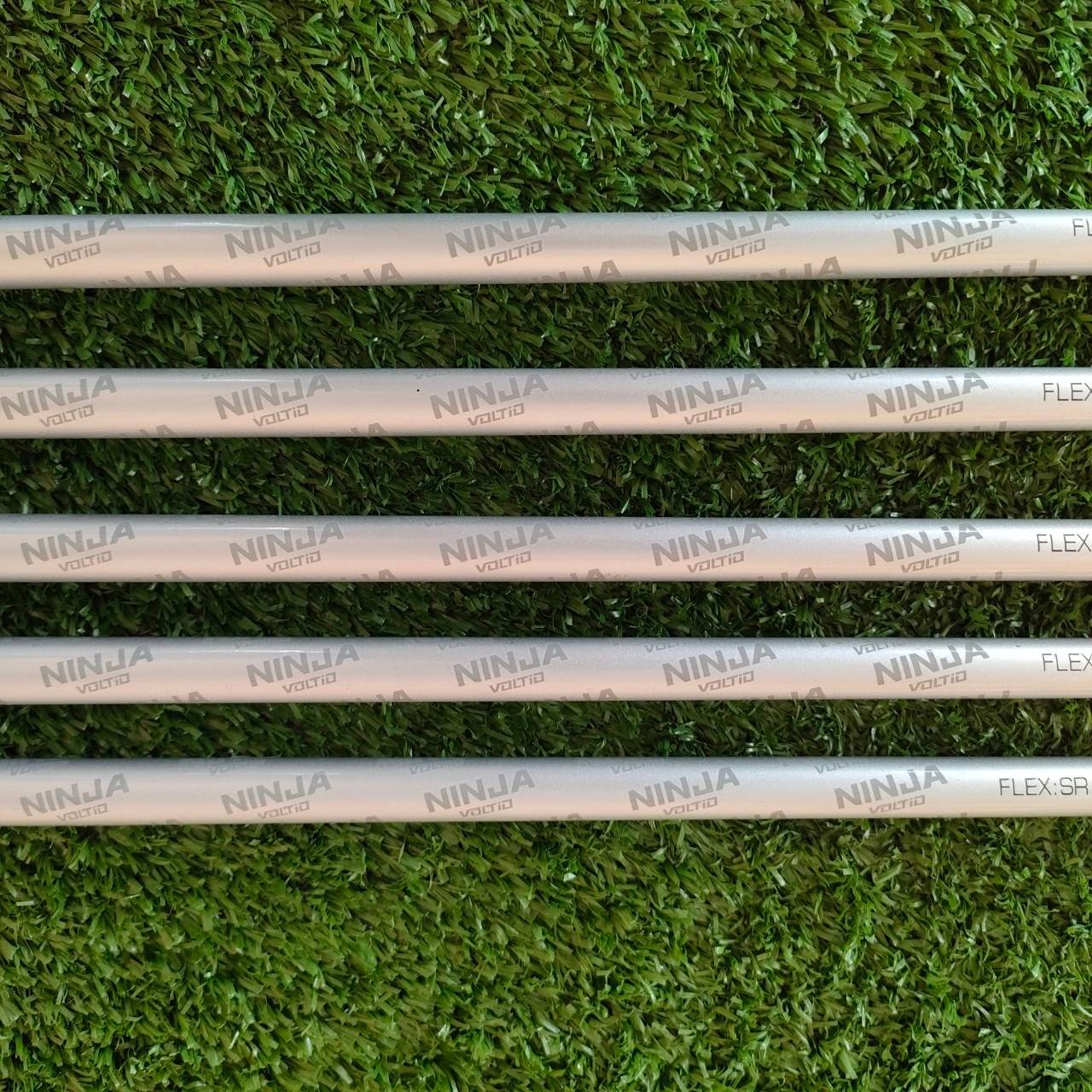 ชุดเหล็ก KATANA NINJA มีเหล็ก 6-9 เเละ PW ก้าน NINJA VOLTIO FLEX SR ตีไกลแบบจัดๆ ไกลกว่าปกติ 1 - 2 เหล็ก หน้าไม้ชันขึ้นมาก แต่ตีลูกลอยง่ายจัด และชดเชยความผิดพลาดสูง วัสดุพรีเมี่ยม ใบไม่ใหญ่เทอะทะ ก้านก็ดีมากๆครับ เหล็ก 6 ก็ไกลกว่าเหล็ก 5 หลายยี่ห้อครับ!!!