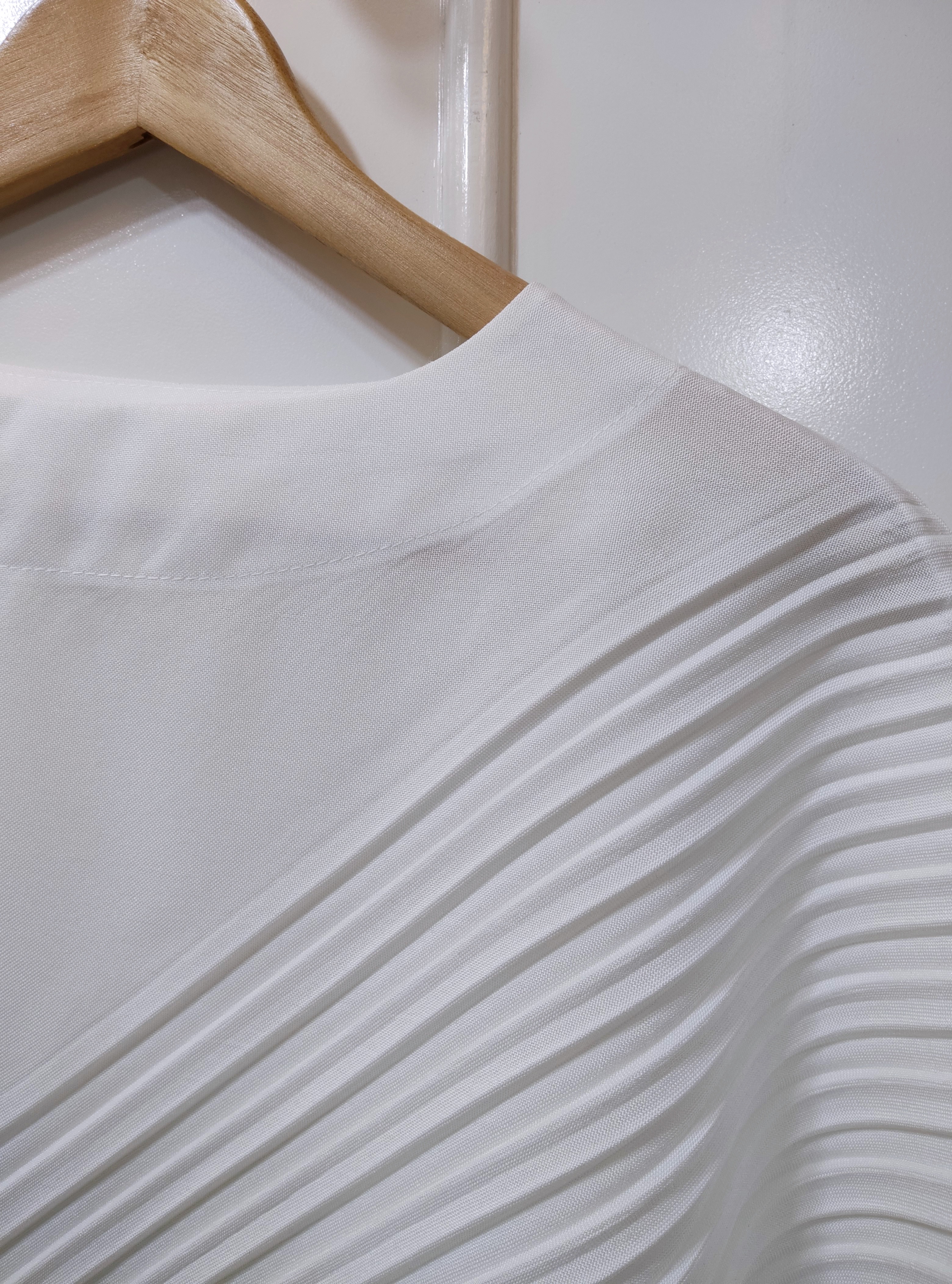 ปรับราคาลง20%!! อกไม่เกิน46 นิ้ว! 2MUAY รุ่น GJO2010 เสื้ออัดพลีทคุณภาพ CHIC DIAGONAL PLEATED TOP 6 สี FREE SIZE