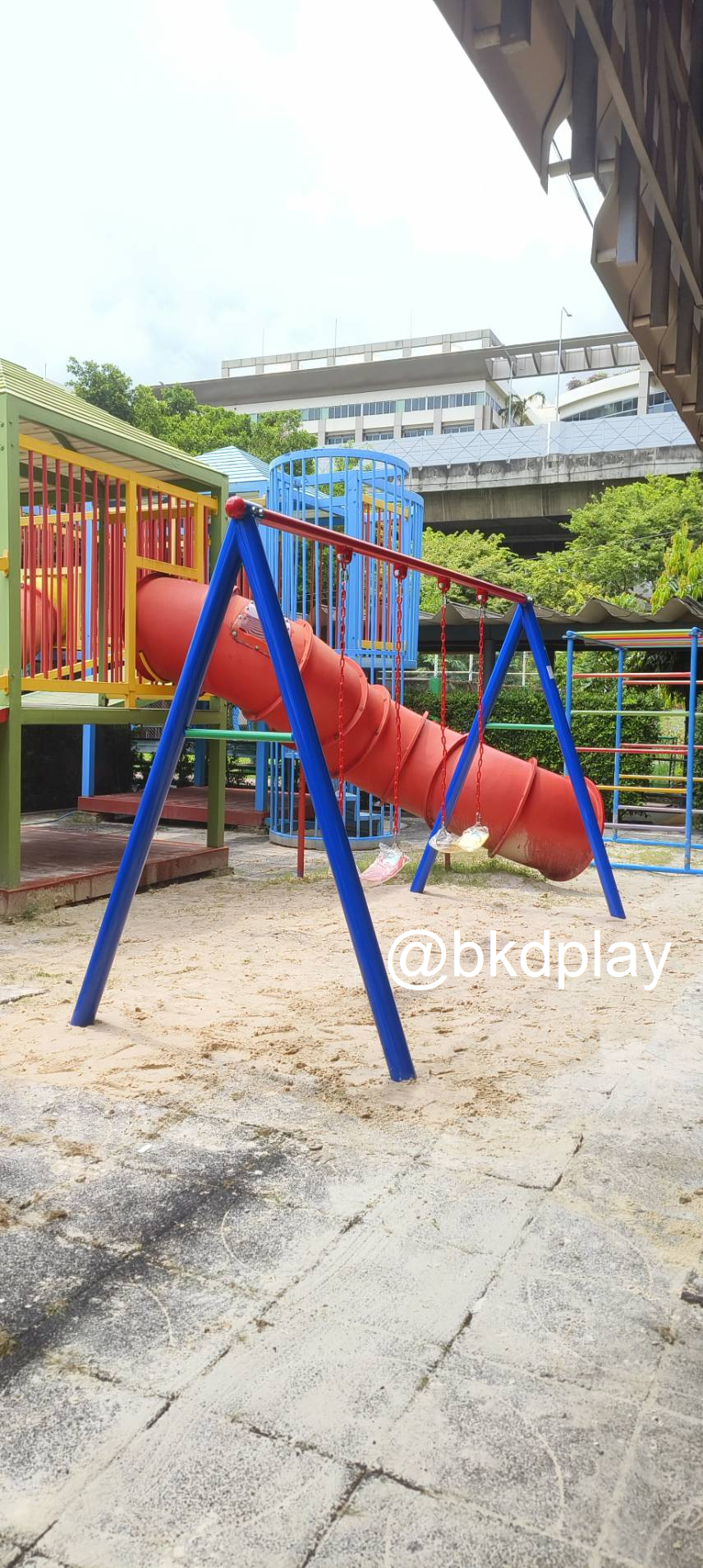 เครื่องเล่นสนามกลางแจ้ง เครื่องเล่นสนามเหล็ก ชุดชิงช้า 2 ที่นั่ง สินค้าผลิตในไทย มีมอก. สั่งทำสีตามต้องการได้