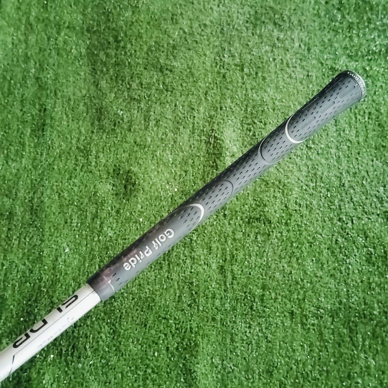 Driver Taylormade SLDR องศา 9.5 เทคโนโลยีดี สามารถปรับวิถีของลูกได้ ทั้ง FADE และ DRAW ได้ และสามารถปรับมุมเหินที่คอไม้ได้อีกด้วย ไม้กอล์ฟพรีเมี่ยมมือสอง ของแท้ By NakaraLuxurious