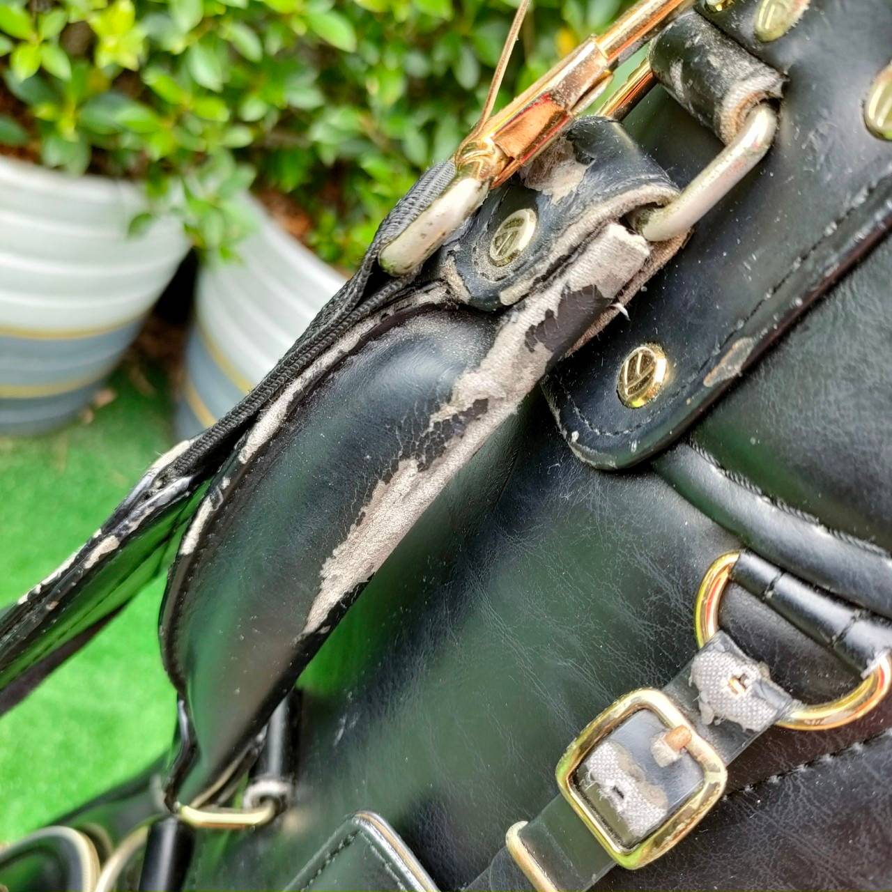 ถุงกอล์ฟ TAYLORMADE ** ถุงกอล์ฟมีตำหนิหนังลอก** ตามรูปที่ถ่ายเลยครับ