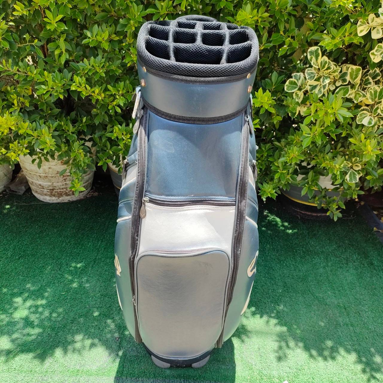 ถุงกอล์ฟ CALLAWAY RAZR มือสอง ** เเป๊กติด COVER หลุด ** ไม่มีสายสะพาย ถุงสวย ปากถุงสวย 15 ช่องไม้เป็นระเบียบ ช่องใส่ของต่างๆก็ครบครัน มือสอง ของแท้ BY NakaraLuxurious