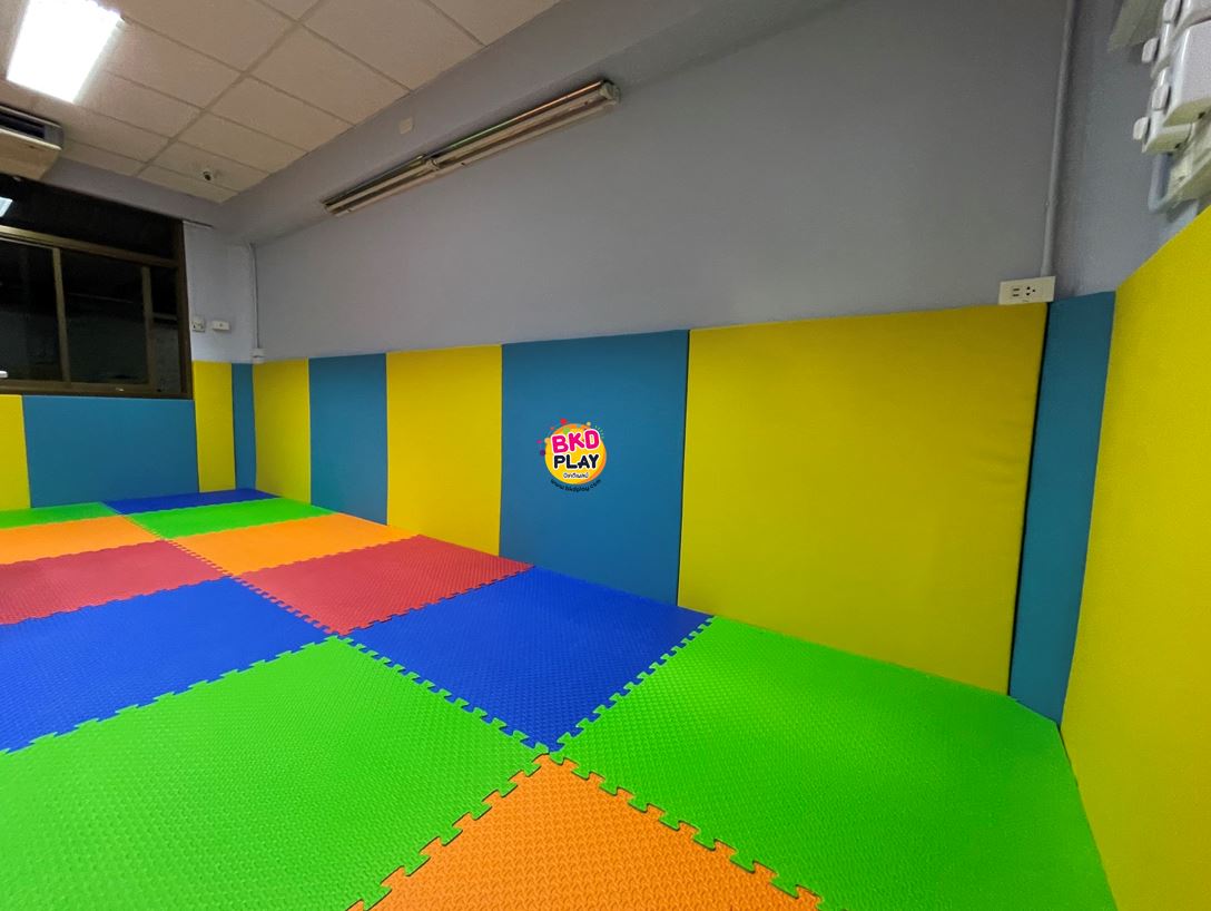 รับทำผนังกันกระแทก บุผนังห้อง หุ้มเสากันกระแทก บุหุ้มหนัง สั่งทำตามขนาดและสี