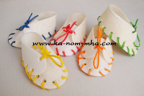 รองเท้า สีขาวเชือกสี ขนาด 3 นิ้ว 500g