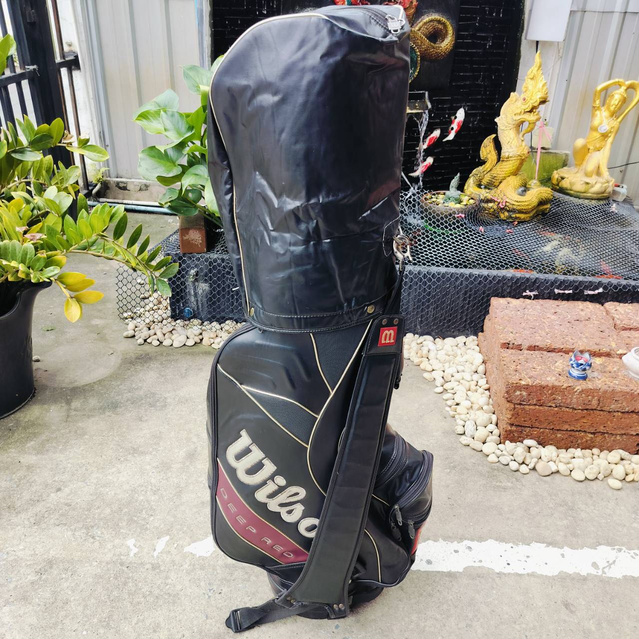 กอล์ฟ WILSON ถุงDEEP RED มือสอง สภาพดีพร้อมใช้ เป็นถุง TOUR ใบใหญ่ วัสดุดีมาก