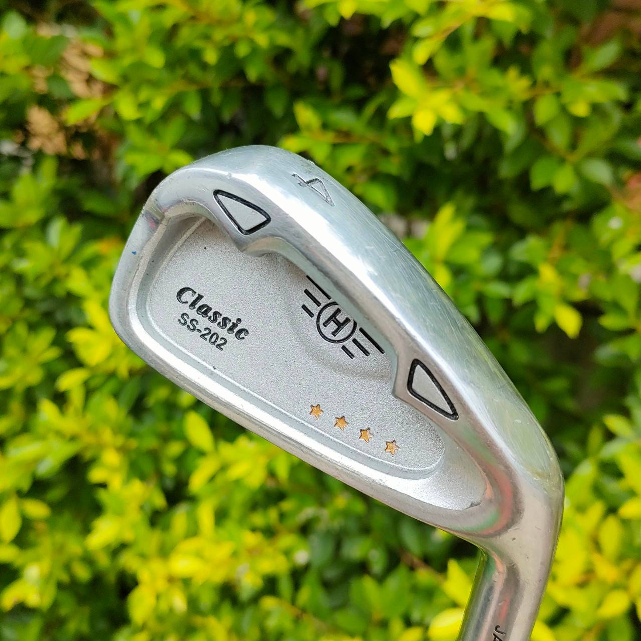 ชุดเหล็ก CLASSIC SS-202 H 4 ดาว มีเหล็ก 4-9 เเละ PW SW ก้าน NEW SUPER POWER SHAFT FLEX R เหล็ก CAVITY ลึก ตีง่ายตีสบาย ก้านกราไฟต์ 4 ดาว เบาและนุ่มเป็นเหล็กที่ตีสบาย!!! ไม้กอล์ฟมือสอง ของแท้ BY NakaraLuxurious