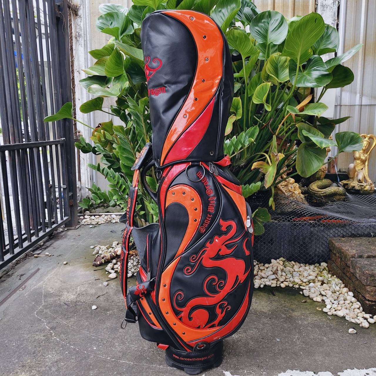 ** มีตำหนิลอก ** Dance With Dragon golf bag ของแท้ รุ่นดัง ของใหม่แพงมาก