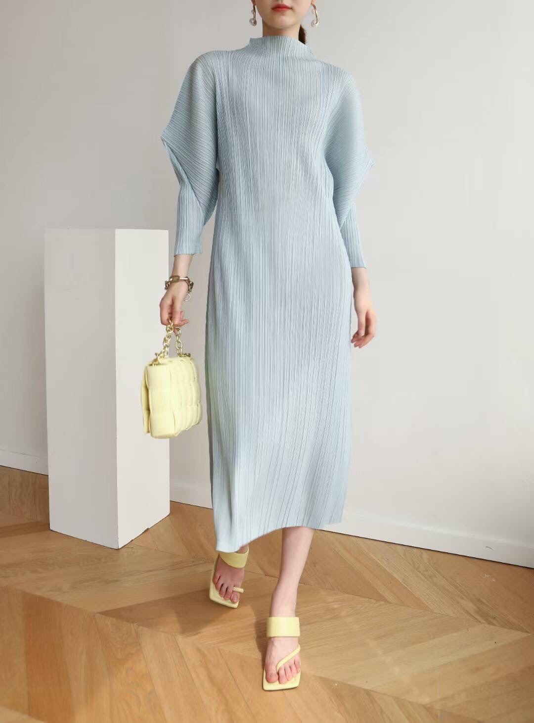 2MUAY รุ่น GJO7877 HIGH NECK ANGLE SLEEVE PLEAT DRESS เดรสผู้หญิง เดรสพลีทคุณภาพ 11สี FREE SIZE