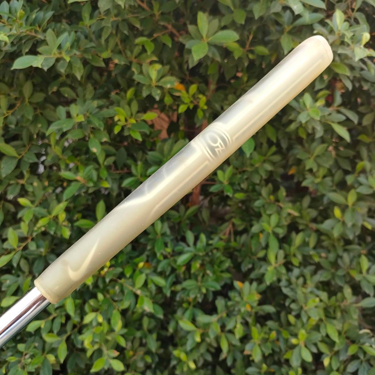 PUTTER NIKE OZ ความยาว 33 นิ้ว ทองมอลเล็ต พัตต์ง่ายมาก ชดเชยความผิดพลาดได้สูง ไม้กอล์ฟพรีเมี่ยมมือสอง By NakaraLuxurious