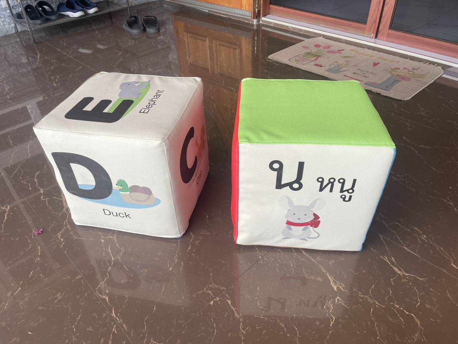 รับสั่งผลิต บล็อคนุ่มพยัญชนะไทย ก-ฮ/สระ /ภาษาอังกฤษA-Z ราคาต่อ10ลูก ลูกเต๋านุ่มนิ่มเด็ก ลูกเต๋านุ่มนิ่ม สตูลเด็ก เก้าอี้สตูล ,สี่เหลี่ยม pvc ,เบาะนุ่มนิ่ม, softplay, indoor playground สั่งผลิต