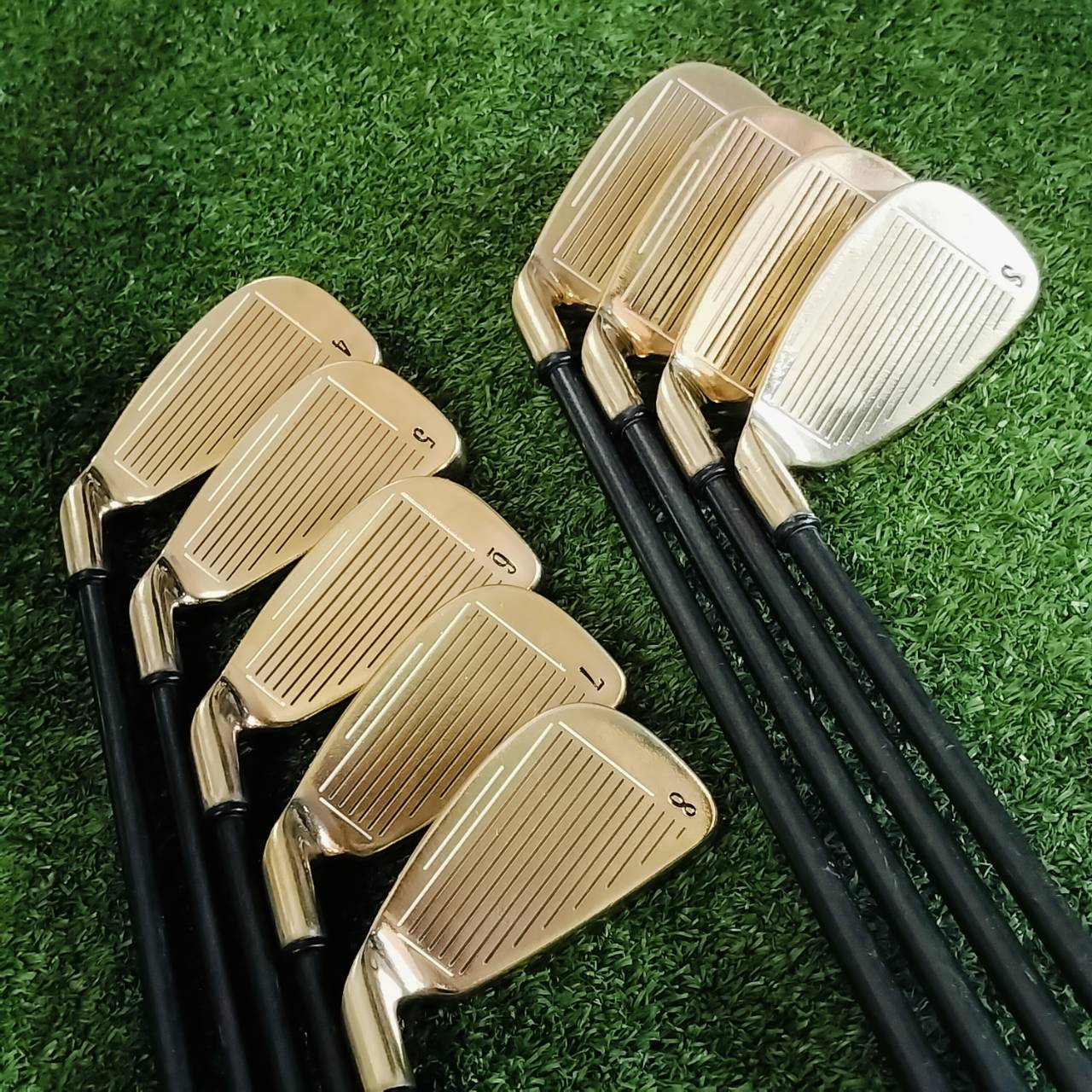 ชุดเหล็ก Callaway BIGBERTHAR GOLD ผลิตจากวัสดุ ทองแดงเบริลเลียม ( BeCu ) ปัดเงาให้เรียบร้อย สวยระดับนางฟ้า หรูหรามาก ไม้กอล์ฟพรีเมี่ยมมือสอง By NakaraLuxurious