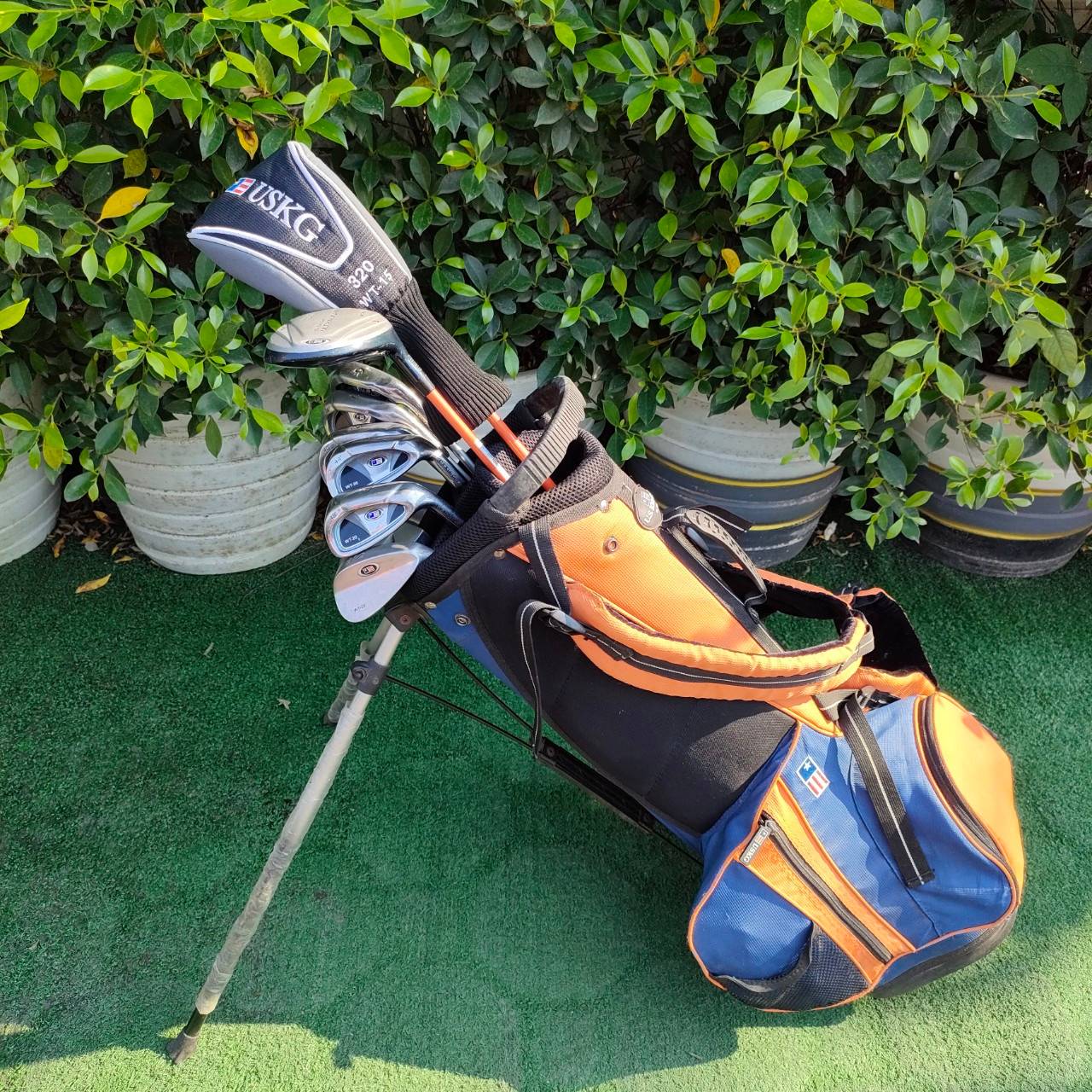 ** ไม้กอล์ฟสำหรับเด็ก ** FULLSET U.S KIDS GOLF ULTRALIGHT WT-20 51 ทั้งชุดประกอบด้วย หัวไม้ เเละ เเฟร์เวย์ ชุดเหล็ก 6,7,8,9, เเละ pw sw PUTTER USKG-520 พร้อมถุงกอล์ฟ US KIDS ไม้กอล์ฟเด็กอันดับ 1 ของโลก