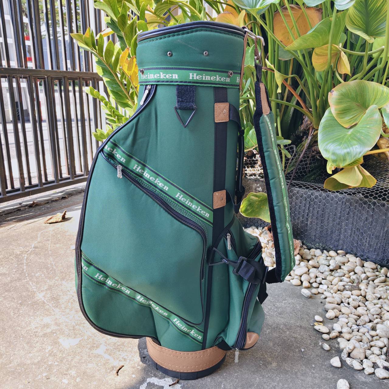 ถุงกอล์ฟ HEINEKEN ของแท้ มือสอง สภาพสวยเดิม ดีไซน์เท่ ไม่ซ้ำใคร ใครเป็นสายสะสม ห้ามพลาด!
