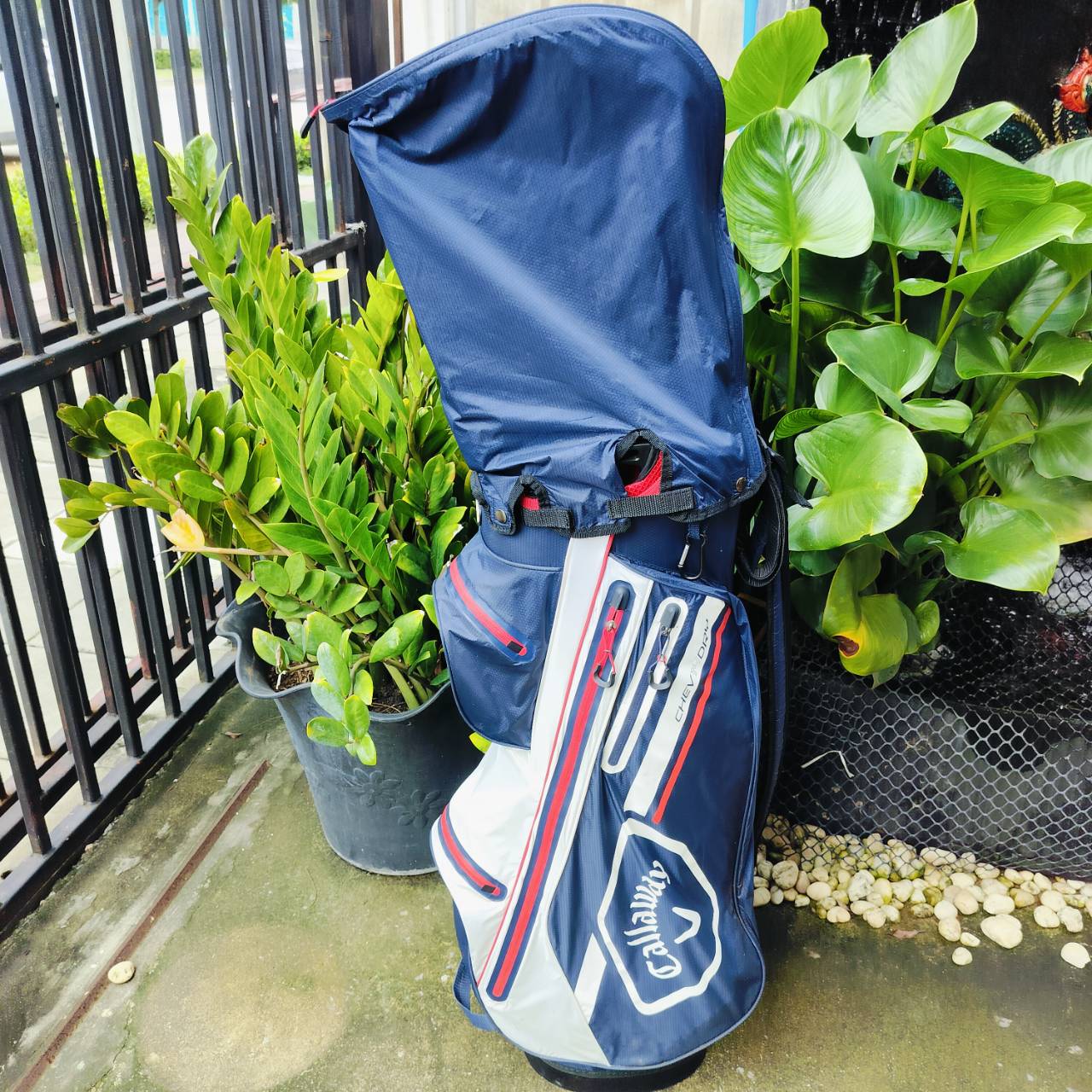 ถุงกอล์ฟ Callaway แบบ 14 ช่อง สภาพสวยมากแต่มี *ตำหนิ COVER* โดนเกี่ยวขาดตอนขึ้นเครื่องบิน เป็นถุงของแท้ ของใหม่ราคาแพง!!! ถุงกอล์ฟพรีเมี่ยมมือสอง ของแท้ By NakaraLuxurious