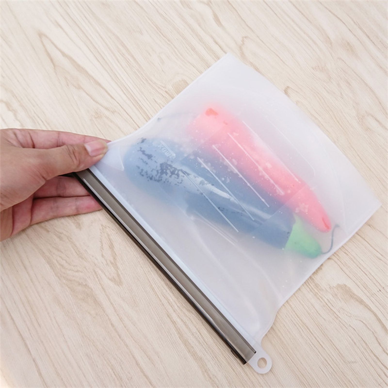 ถุงซิลิโคนบรรจุของเหลว 1L ระบบซิปล็อค เก็บอุณหภูมิได้ ถุงเก็บผัก ผลไม้ ถุงเก็บของภายในครัว