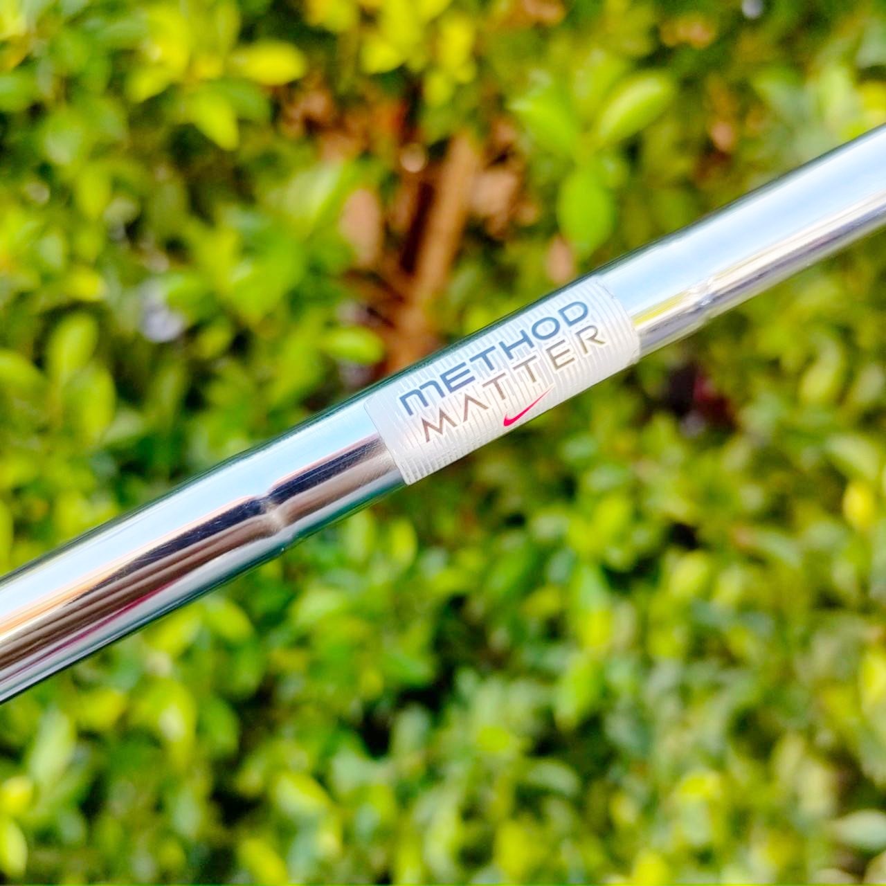 PUTTER NIKE METHOD MATTER B205 ความยาว 34 นิ้ว น้ำหนักดีมาก สภาพสวยงาม มีการถ่วงบล๊านซ์ในส่วนบนและล่าง ใช้วัสดุพรีเมี่ยมมาก ไม่แพ้ CAMERON ไม้กอล์ฟมือสอง ของแท้ BY NakaraLuxurious