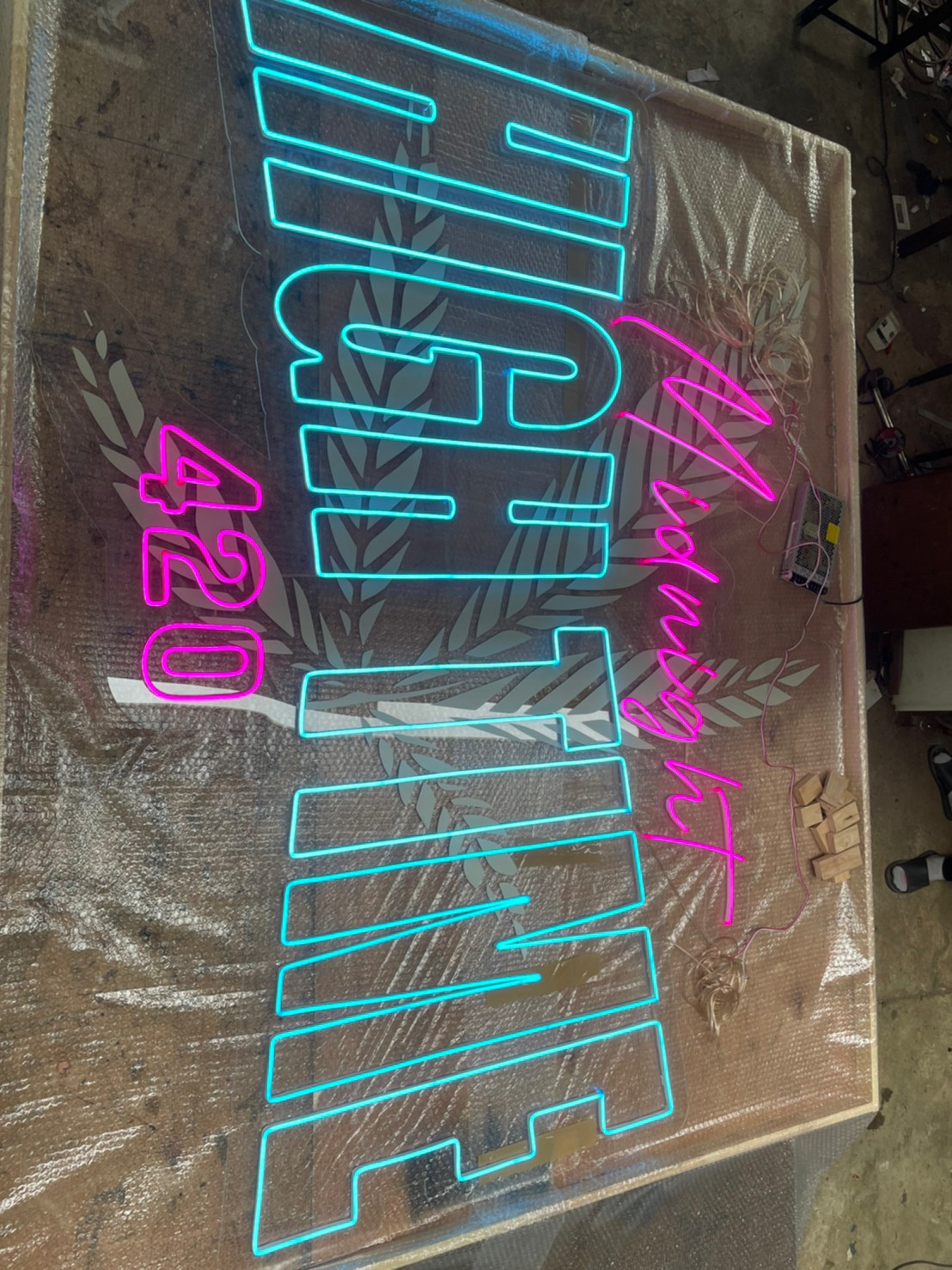 ไฟนีออน เฟค