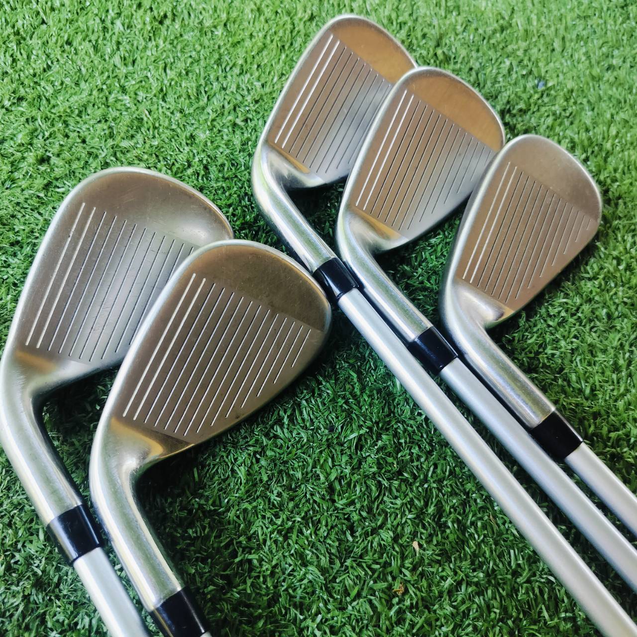 **ไม้กอล์ฟผู้หญิง** ชุดเหล็ก Callaway REVA เป็นสุดยอดไม้ผู้หญิงของ Callaway รุ่นใหม่กว่า Solaire ตีดีกว่ามาก ด้วยโฉมที่พรีเมี่ยมดูจริงจังมากกว่า วัสดุถูกอัพเกรดให้มีประสิทธิภาพมากขึ้น ไม้กอล์ฟพรีเมี่ยมมือสอง ของแท้ By NakaraLuxurious