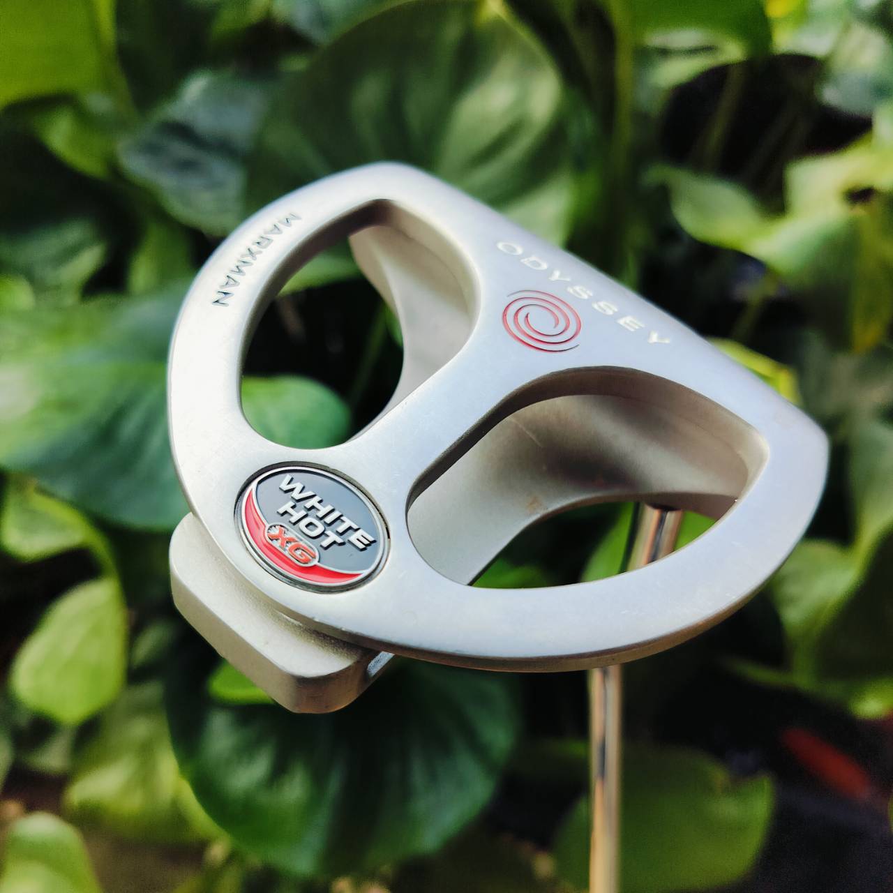 PUTTER ODYSSEY MARXMAN ยาว 35 นิ้ว กริพ GOLF PRIDE รุ่นนี้เล็งง่ายมากๆ เวลาสโตรคเบี้ยว จะเห็นเลยว่าเบี้ยว และรูปทรงออกแบบ ให้ชดเชยความผิดพลาดได้สูงมากๆ ไม้กอล์ฟพรีเมี่ยมมือสอง ของแท้ By NakaraLuxurious