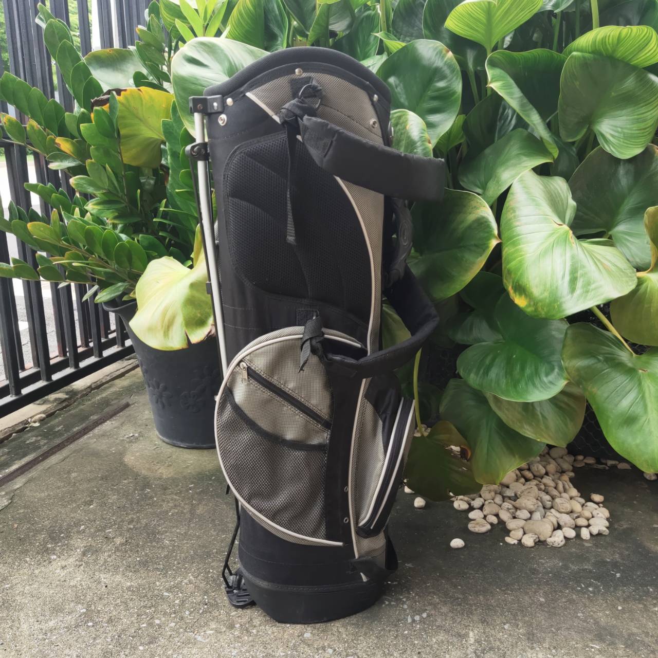 ** ไม่มี COVER ** ถุงกอล์ฟ XR5 ขาตั้ง พร้อมสายสะพายอย่างดี