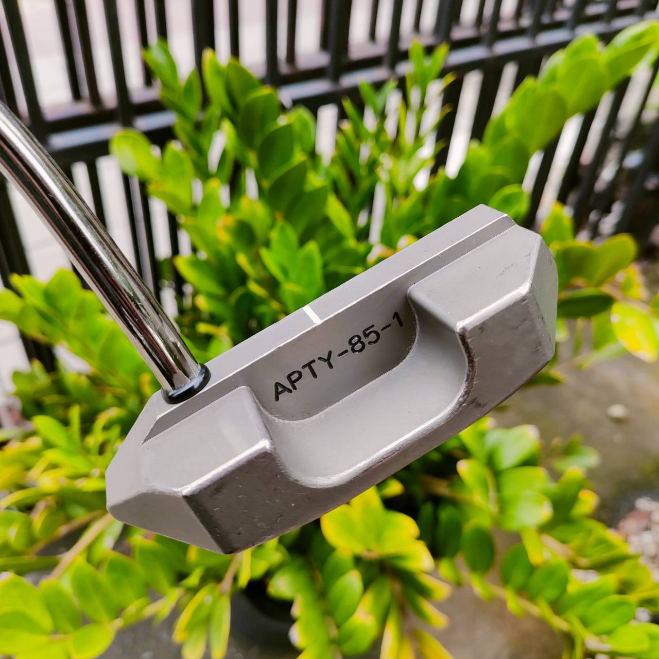 PUTTER APTY 85-1 ยาว 35 นิ้ว พลาดไม่ได้!!! เป็นพัตเตอร์ที่พัตต์นิ่งมาก หน้าสัมผัส MILLED ทั้งชิ้น ทำให้พัตต์เกาะไลน์ขั้นเทพจริงๆ ไม้กอล์ฟพรีเมี่ยมมือสอง ของแท้ By NakaraLuxurious