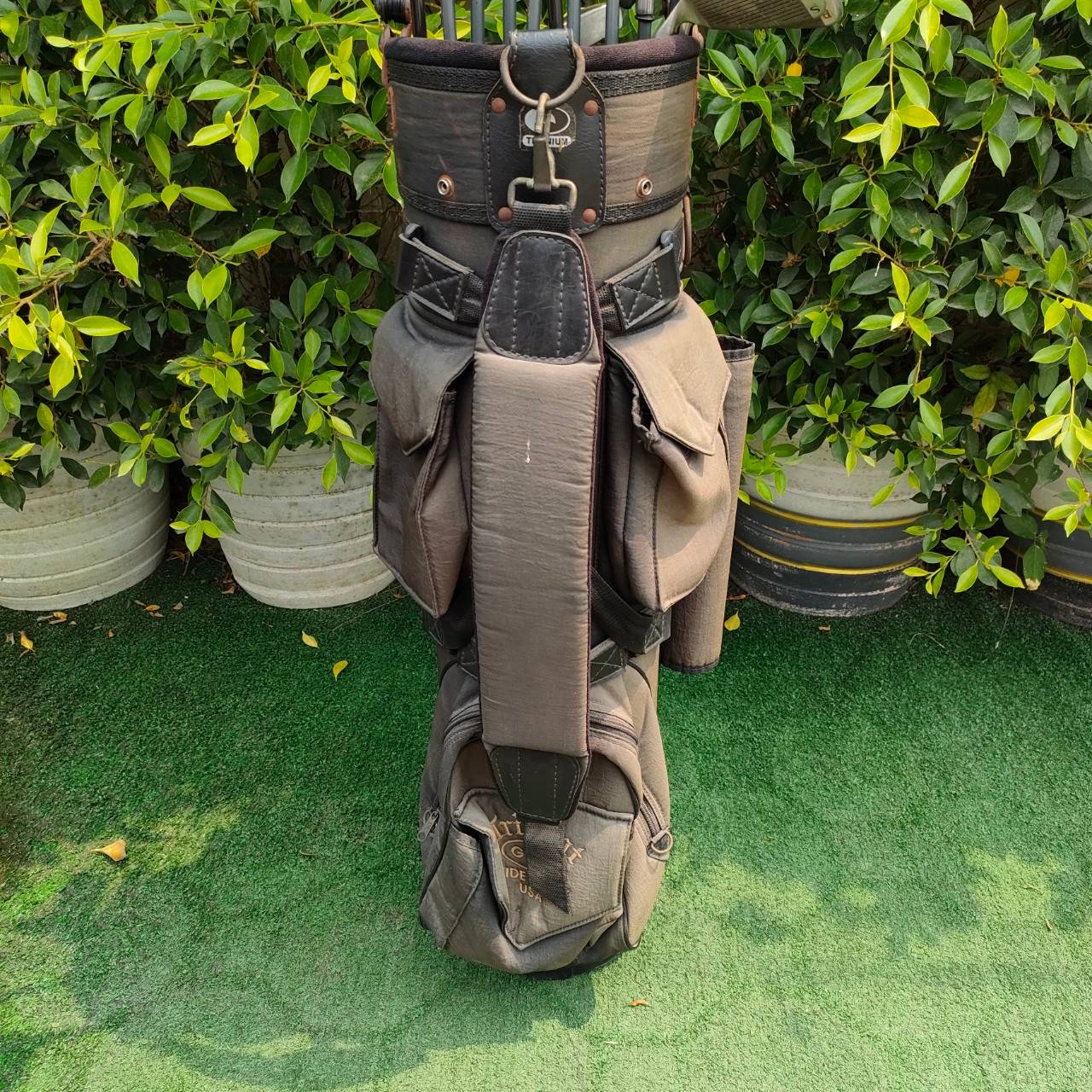 FULLSET CALLISO TSZ ทั้งชุดประกอบด้วย DRIVER FAIRWAY 2 ชิ้น ชุดเหล็ก มีเหล็ก 3-9 เเละ PW SW PUTTER เเละ พร้อมถุงกอล์ฟ ครบชุดสามารถออกรอบได้เลยครับ ราคาพิเศษสุดๆเลยครับ