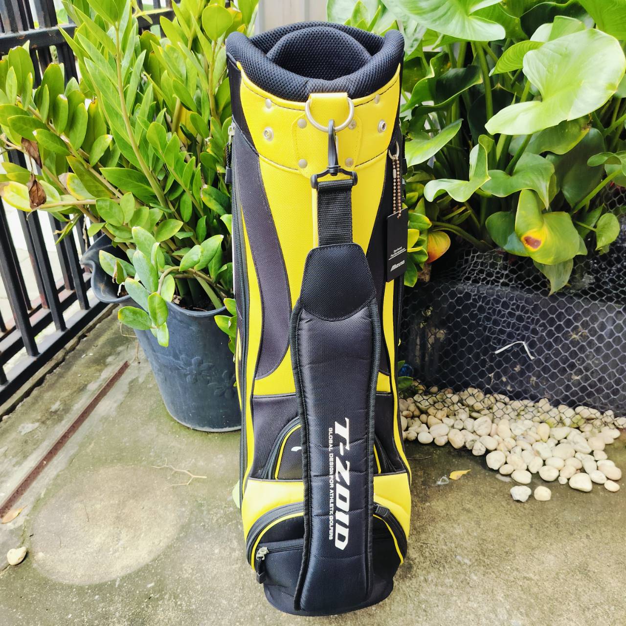 ถุงกอล์ฟ MIZUNO T-ZOID มือสอง สภาพดีเลยค่ะ พร้อมใช้ เป็นถุงของแท้นะคะ ป้ายยังอยู่ค่ะ