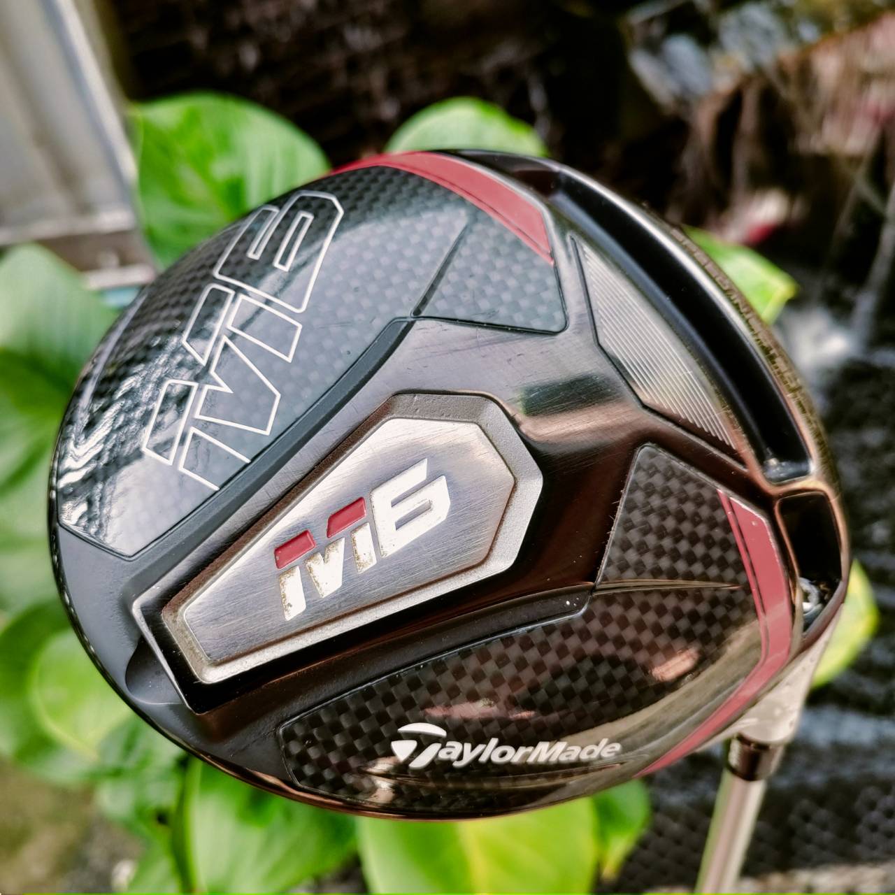 Driver Taylormade M6 องศา 9.0 Speed Injected Twist Face หน้าไม้ไทเทเนียมที่บางเฉียบ ยืดหยุ่นจนเกินค่ากำหนดตามกฎ แต่ฉีดเรซิ่นเข้าไปที่สองจุดหน้าไม้ เพื่อไม่ให้บางเกินขีดและยังคงมีความเร็วที่สูงสุด ไม้กอล์ฟพรีเมี่ยมมือสอง ของแท้ By NakaraLuxurious