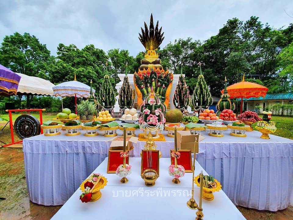 โต๊ะบวงสรวงพระมหาจักร์พรรดิ์ปางนาคปรก
