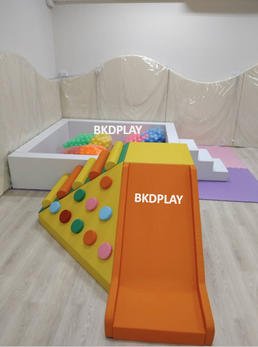 บ่อบอลพร้อมบันได ห้องบอล คอกกั้นเด็ก บุนวมนิ่ม,คอกกั้น, เบาะนุ่มนิ่ม หนัง soft play, indoor playground ของเล่นเสริมพัฒนาการ รับสั่งทำบ่อบอล ตามขนาด