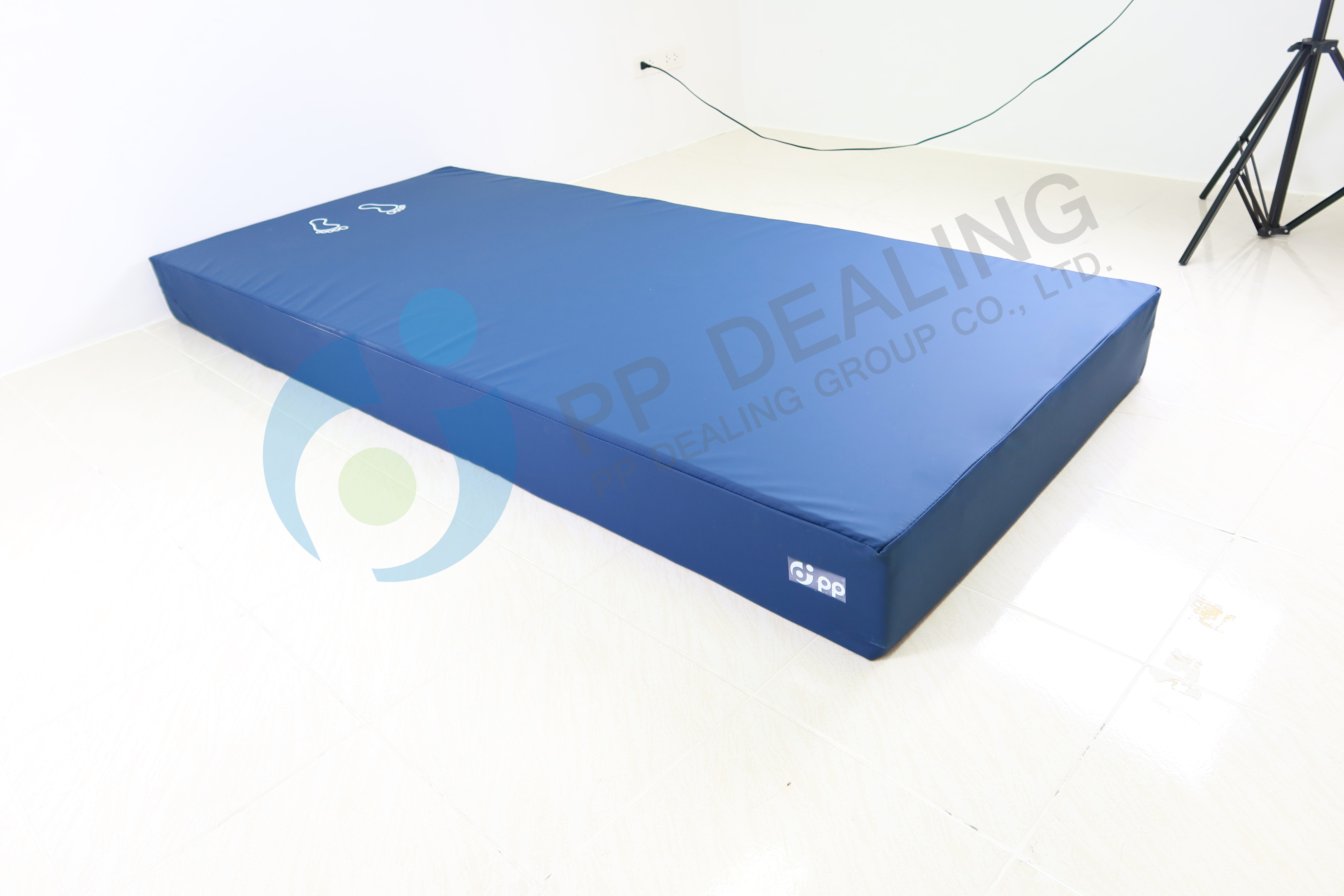 ที่นอนโฟมป้องกันแผลกดทับ ที่นอนโฟม ที่นอนผู้ป่วย ที่นอนเมมโมรี่โฟม เเบบเบาะตอนเดียว รุ่น JS-SKP 011-160 หนา นุ่มสบาย กระจายแรงกดทับได้อย่างดี สามารถกันน้ำได้