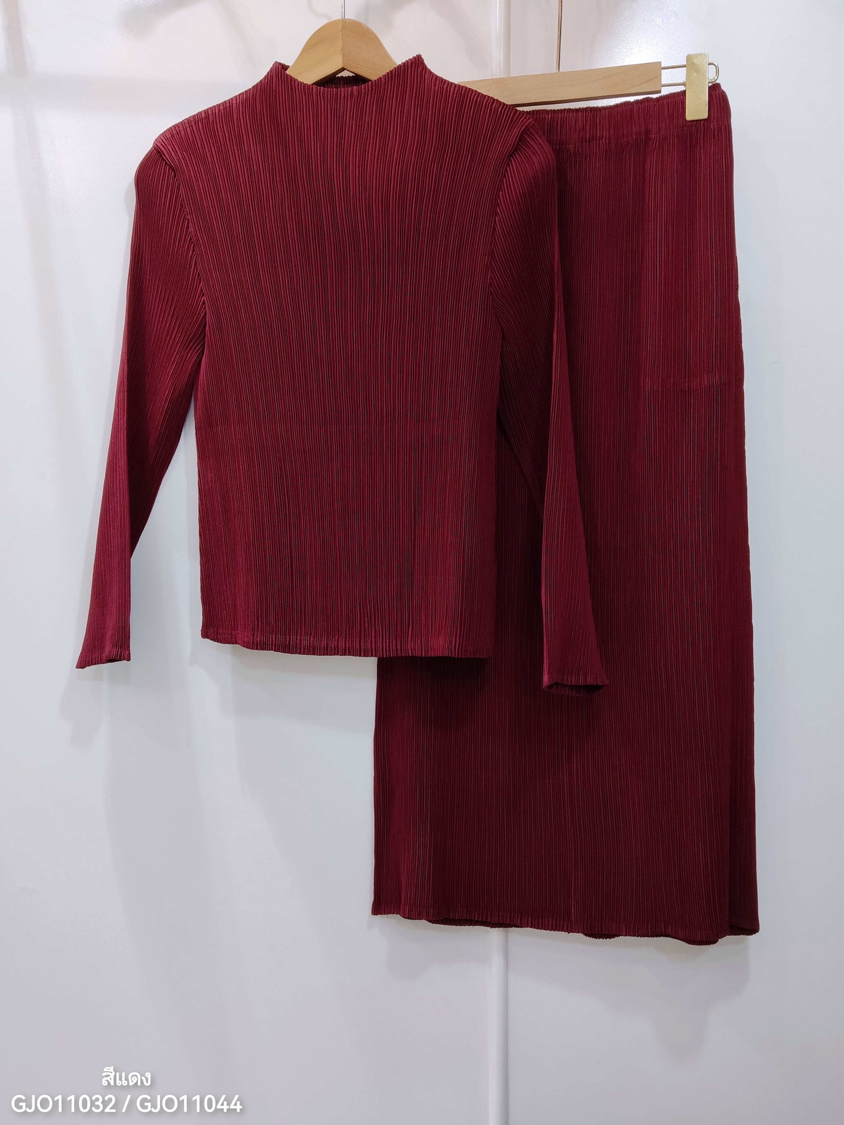 ปรับราคาลง20%!! 2MUAY รุ่น GJO11032/ GJO11044 เซ็ตพลีทผ้าแมตต์ HIGHNECK LONGSLEEVE TOP WITH PENCIL SKIRT PLEATED SET 10 สี FREE SIZE