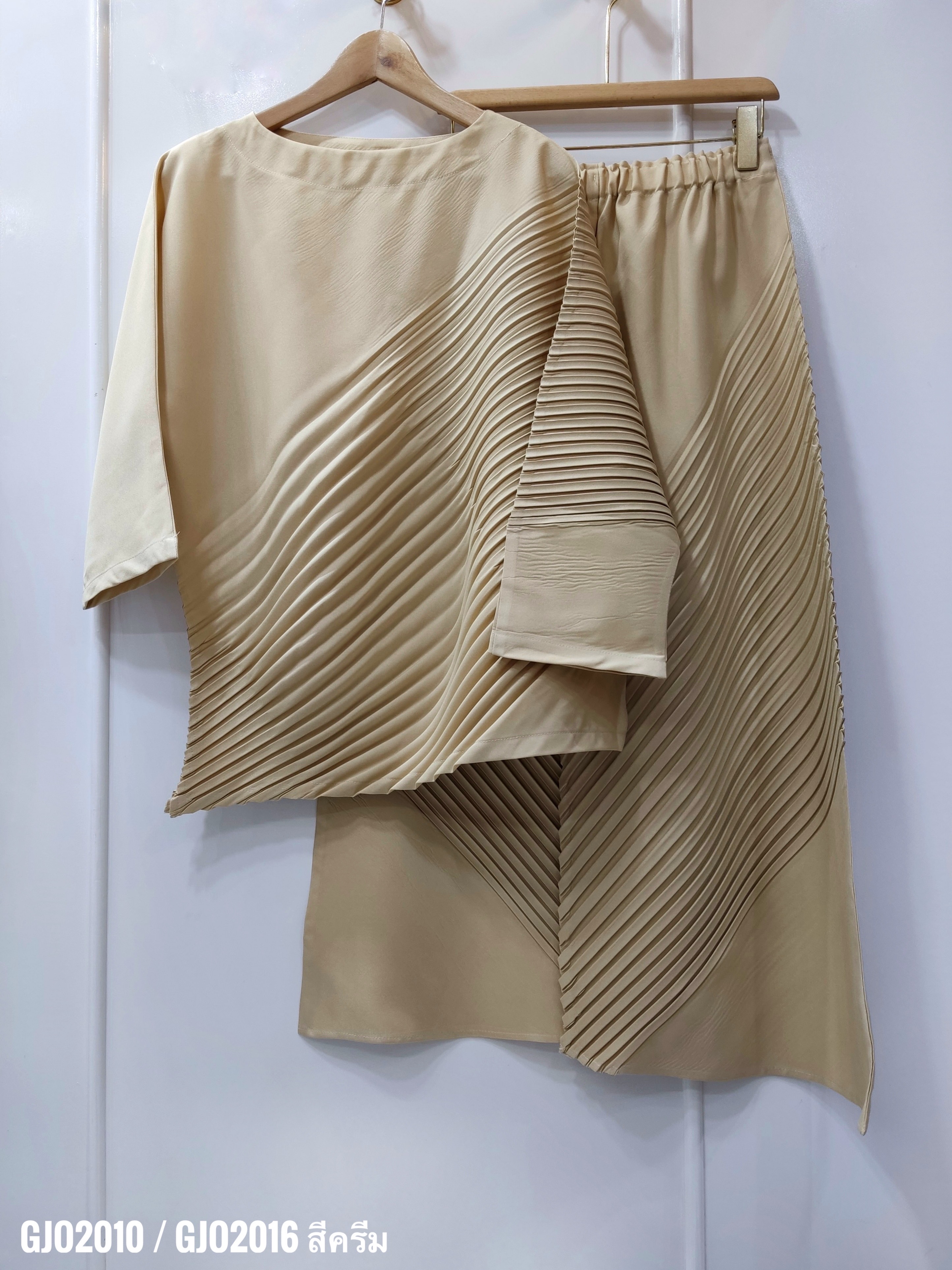 ปรับราคาลง20%!! กก. ยาว34นิ้ว 2MUAY รุ่น GJO2010 / GJO2016 เซ็ตพลีทคุณภาพ CHIC DIAGONAL PLEATED SET 7 สี FREE SIZE