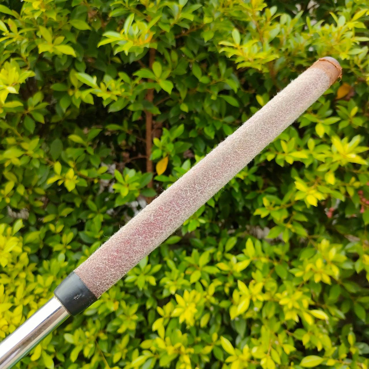 PUTTER ODYSSEY 2-BALL BLADE ความยาว 34 นิ้ว มี COVER เดิม ** กริฟมีการเสื่อมสภาพ ** เก่าเก็บมีรอยร้าวเล็กน้อยที่บอลลูกแรก เป็นรุ่นที่ยอดนิยมอีกรุ่น ไม้กอล์ฟมือสอง ของแท้ BY NakaraLuxurious