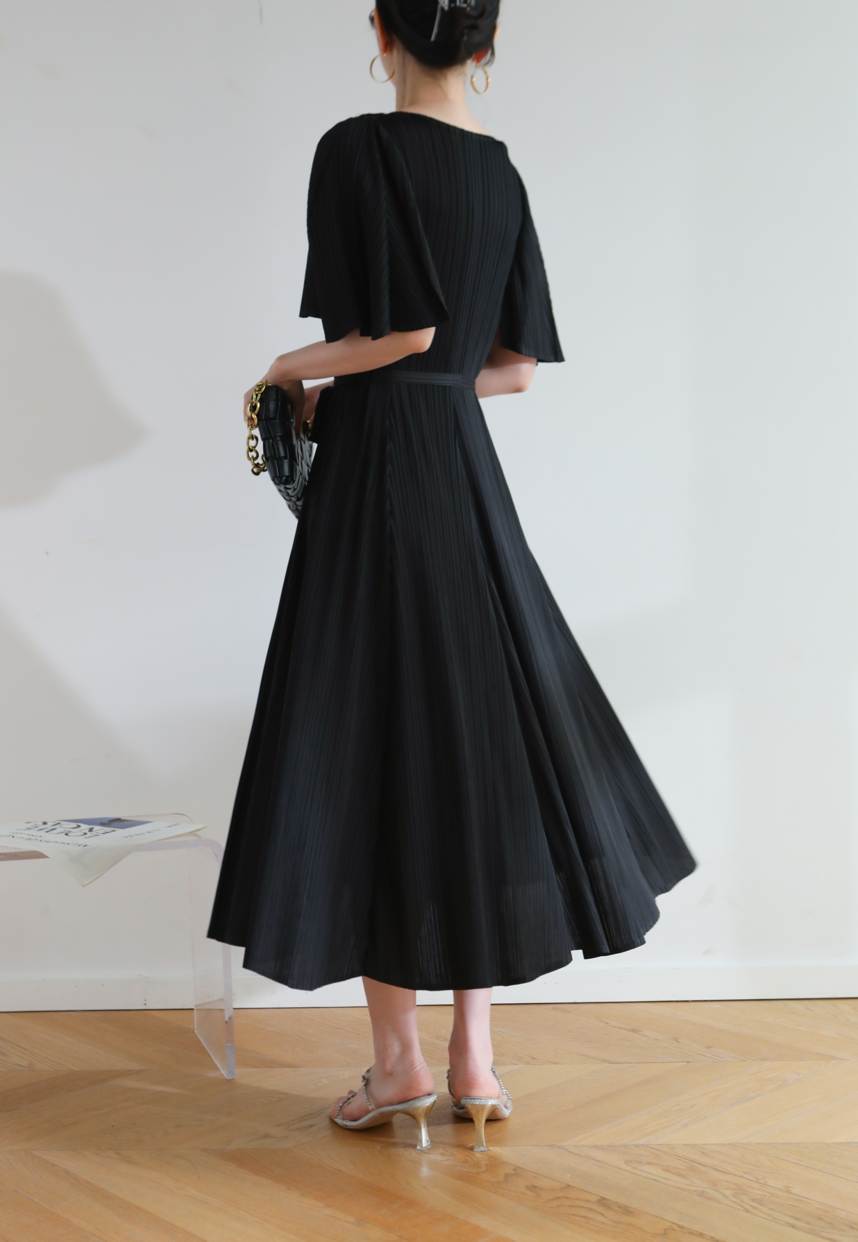 2MUAY รุ่น GJO3653 เดรสผู้หญิง เดรสพลีทคุณภาพ 10สี FREE SIZE V NECK FLARE SLEEVE PLEATED DRESS