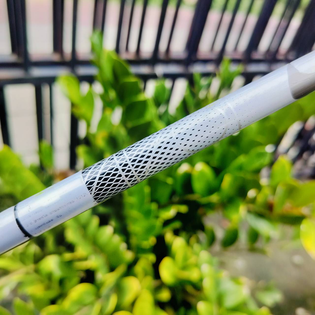DRIVER TAYLORMADE M2 องศา 9.5 ก้าน MITSUBISHI FLEX R เป็นรุ่นที่ตีง่าย และตีไกลสุดๆ กระดองเคฟล่าทั้งชิ้น ตีไกลด้วย SPEED POCKET ที่บริเวณ SOLE ใกล้หน้าไม้ ทำให้เด้งอย่าวทรงพลังไม้กอล์ฟพรีเมี่ยมมือสอง ของแท้ By NakaraLuxurious