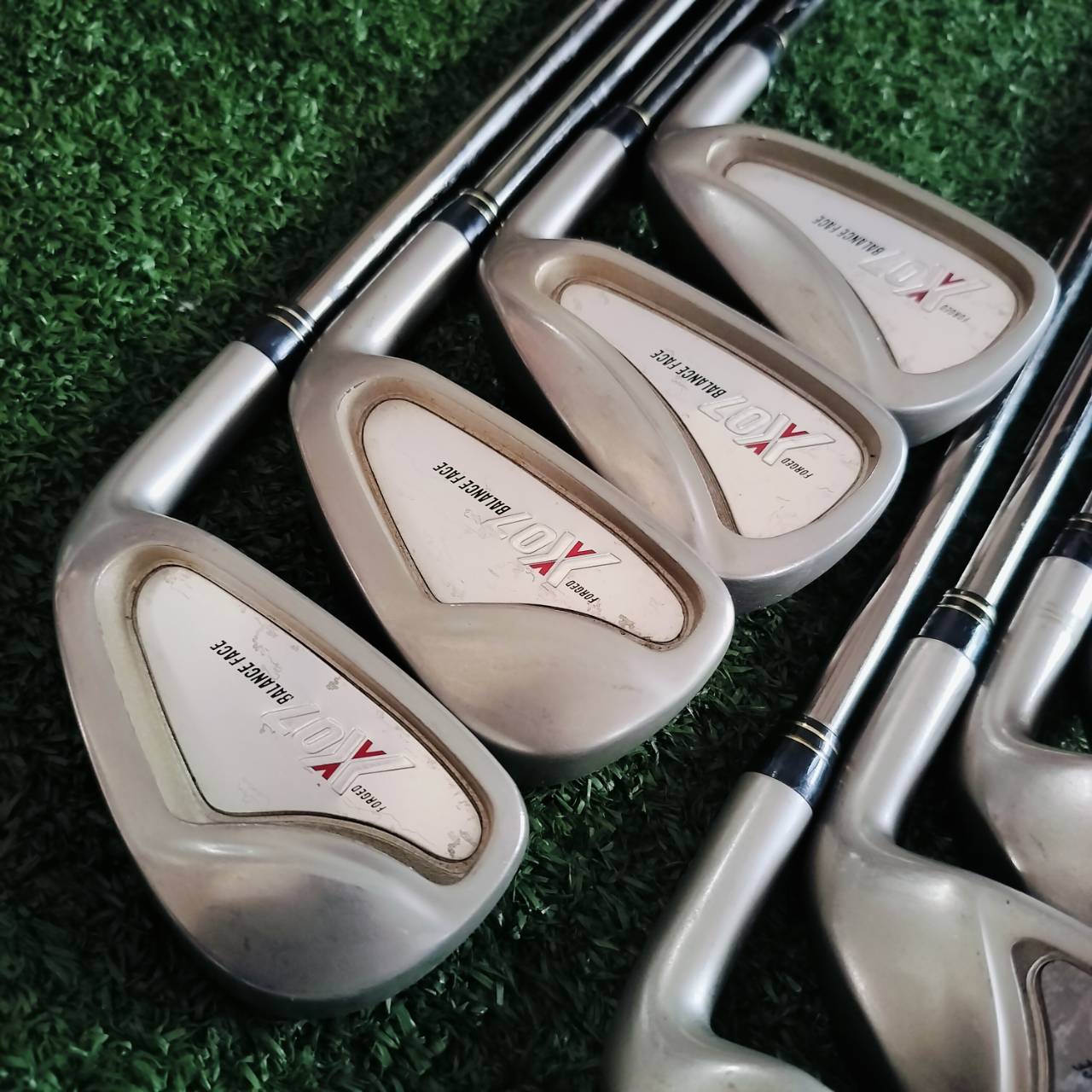 ชุดเหล็ก T-ZOOM X07 FORGED มือสอง มีเหล็ก 9 ชิ้น 4 5 6 7 8 9 P S ชุดในตำนาน!!! ก้านกราไฟต์ EXTREMLY 07 FLEX S ทั้งชุด ไม้กอล์ฟพรีเมี่ยมมือสอง ของแท้ By NakaraLuxurious