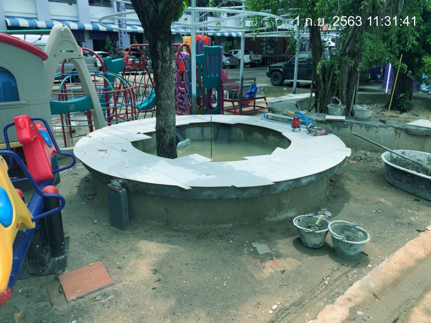 ราชวินิตประถม(บางแค)ทำเวที,ประตู,ที่นั่ง,สนามเด็กเล่น