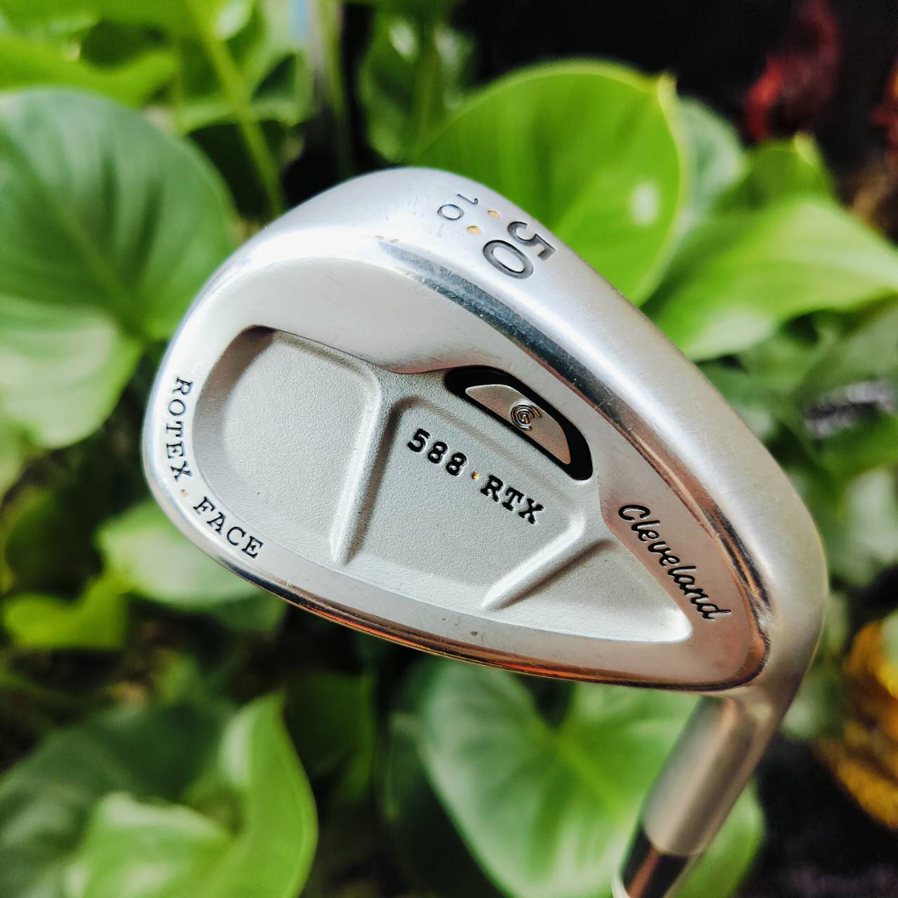 WEDGE CLEVELAND 588 RTX องศา 50 BOUNCE 10 ก้าน DYNAMIC GOLD S200 . ตัวนี้หน้า ROTEX FACE สปินจัดๆ มี MILLED ที่หน้าใบ และมีการออกแบบ ให้มี CAVITY เล็กน้อย เพื่อง่ายต่อการตี ไม้กอล์ฟพรีเมี่ยมมือสอง ของแท้ By NakaraLuxurious