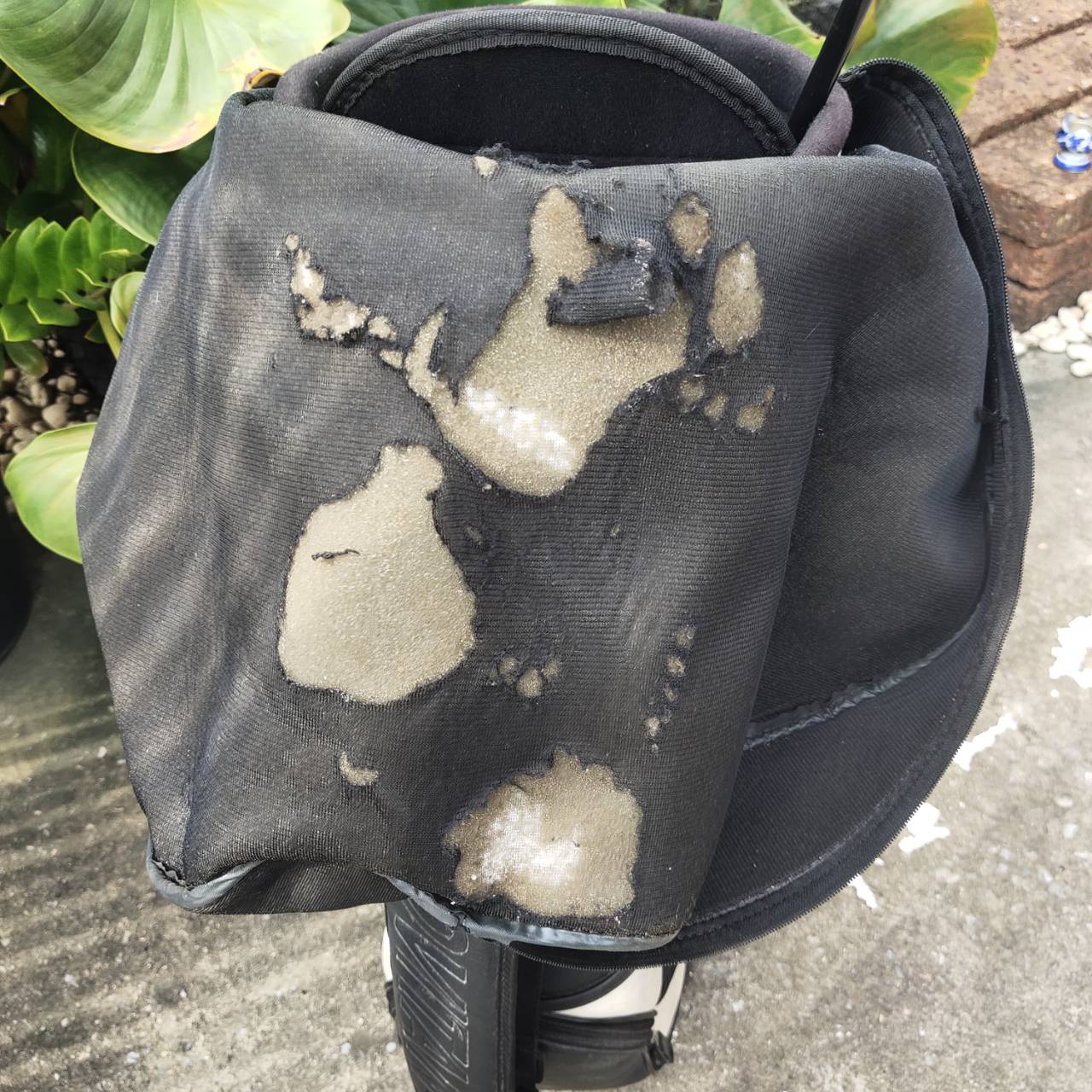 ถุงกอล์ฟ ลิโพตีไกล!!! สภาพถุงโดยรวม เรียบร้อย ซิปใช้ได้ดี ถุง TOUR