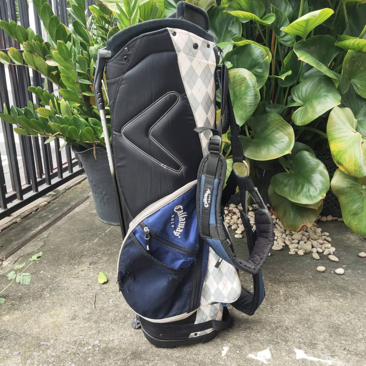 ถุงกอล์ฟขาตั้ง Callaway ของแท้มือสอง มีสายสะพายแบบเป้ *มีตาข่ายขาดเล็กน่้อย*