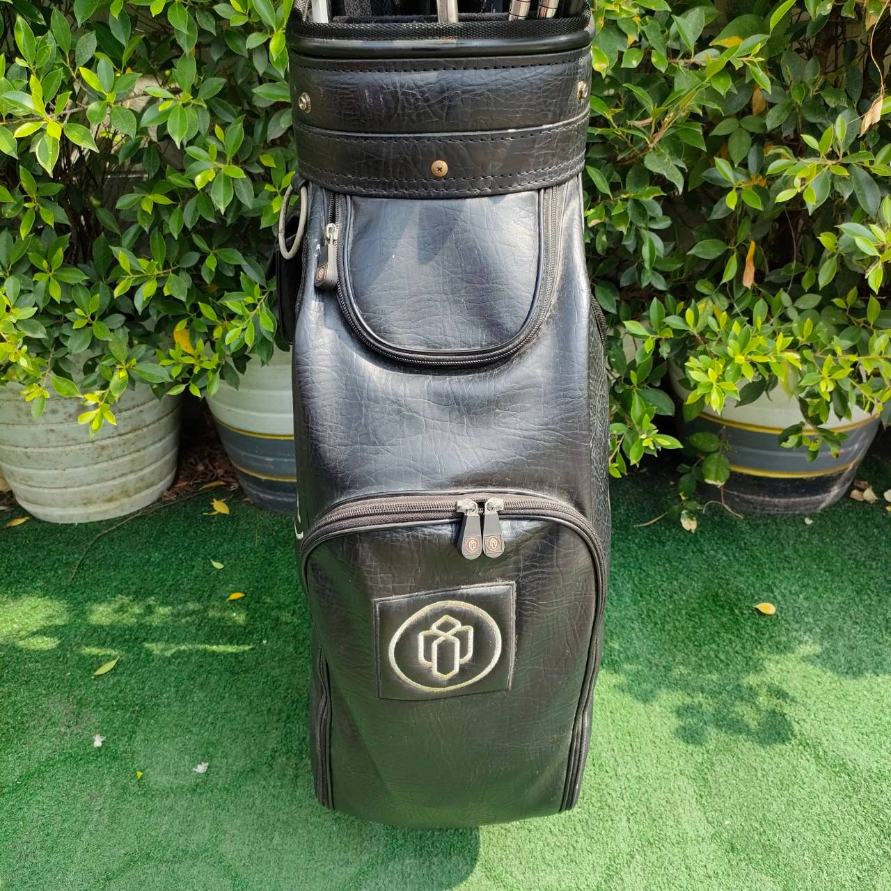 ** ไม้กอล์ฟครบชุดสำหรับท่านที่ถนัดซ้าย ** FULLSET HIPPO HYBRID ทั้งชุดประกอบด้วย หัวไม้ 1 3 เเละ hybrid 3,4 ชุดเหล็ก 5-9 เเละ PW SW WEDGE องศา 60 PUTTER พร้อมถุงกอล์ฟ เป็นไม้กอล์ฟที่ครบครัน พร้อมออกรอบได้เลย สำหรับท่านที่ถนัดซ้ายครับ