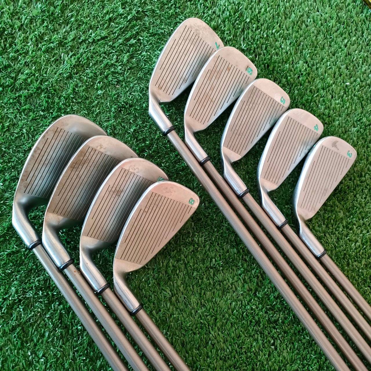 ** ไม้กอล์ฟสำหรับผู้หญิง ** ชุดเหล็ก CALLAWAY BIGBERTHA USA มีเหล็ก 3-9 เเละ PW SW ก้าน LADY GEMS ชุด GEMS ของ Callaway เป็นชุดที่คุณภาพสูงมากๆ ทั้งตีง่าย ก้านเบา นุ่มนวลมากครับ