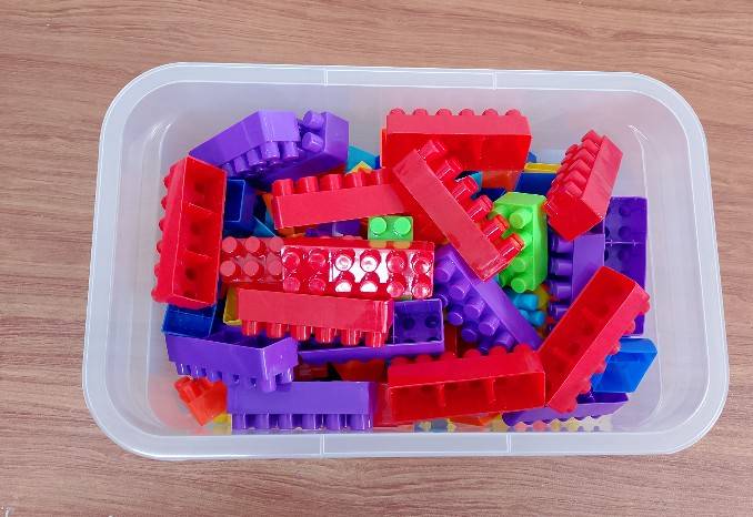 ชุดตัวต่อพลาสติกจำนวน 240 ชิ้น โลโก้เด็กอนุบาล พร้อมส่ง สื่อการสอนอนุบาล ฝึกกล้ามเนื้อมัดเล็ก ของเล่นเสริมพัฒนาการเด็ก